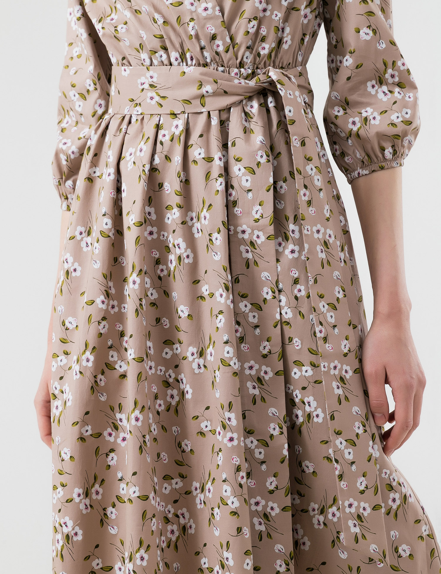 Картинка Бежева сукня з квітковим візерунком