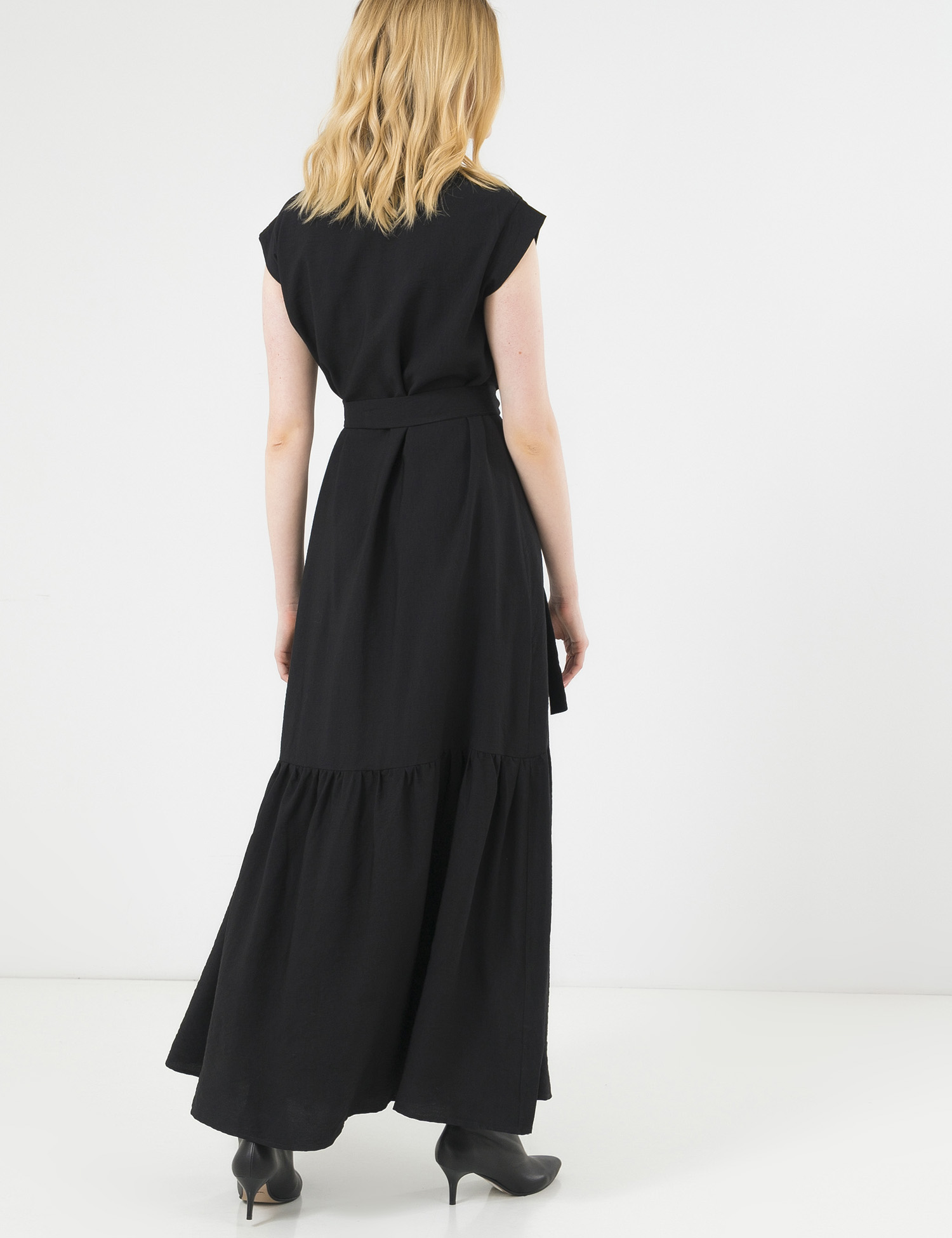 Картинка Чорна лляна сукня з поясом