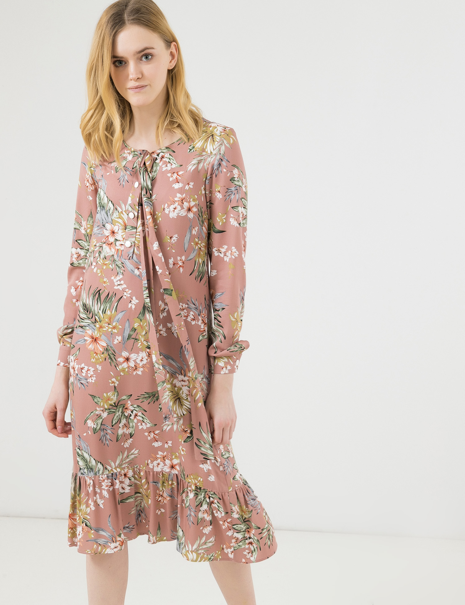 Картинка Рожева сукня з квітковим візерунком