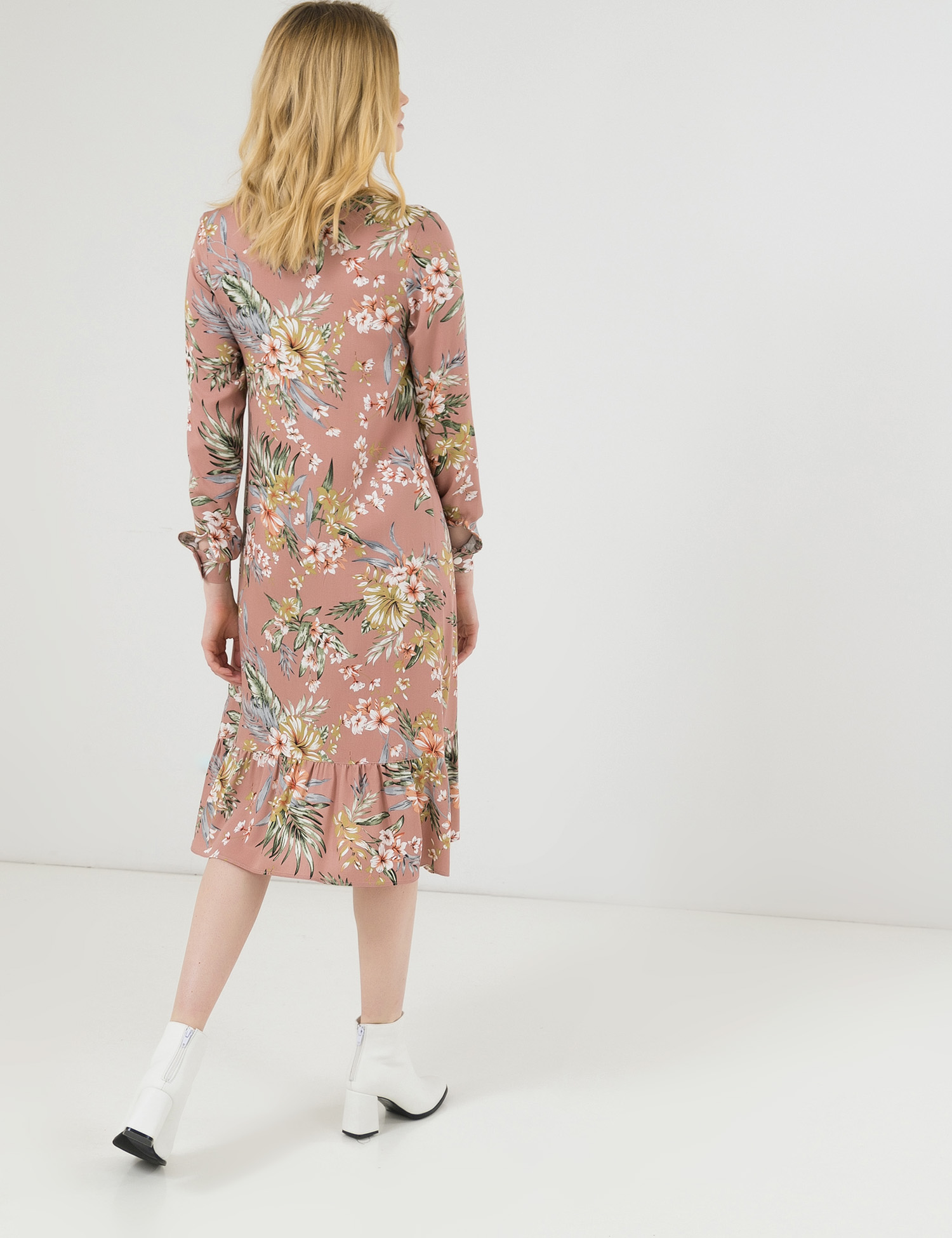 Картинка Рожева сукня з квітковим візерунком