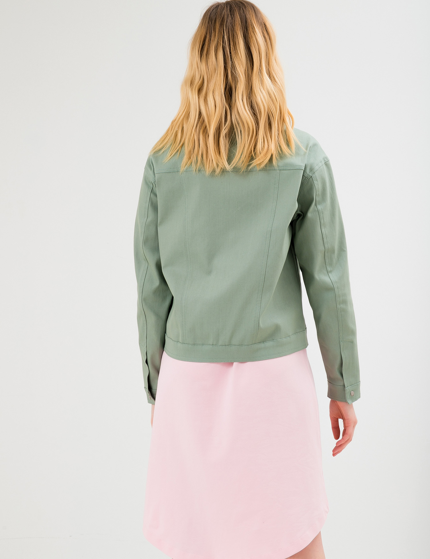 Картинка Жіноча світло-зелена джинсова куртка