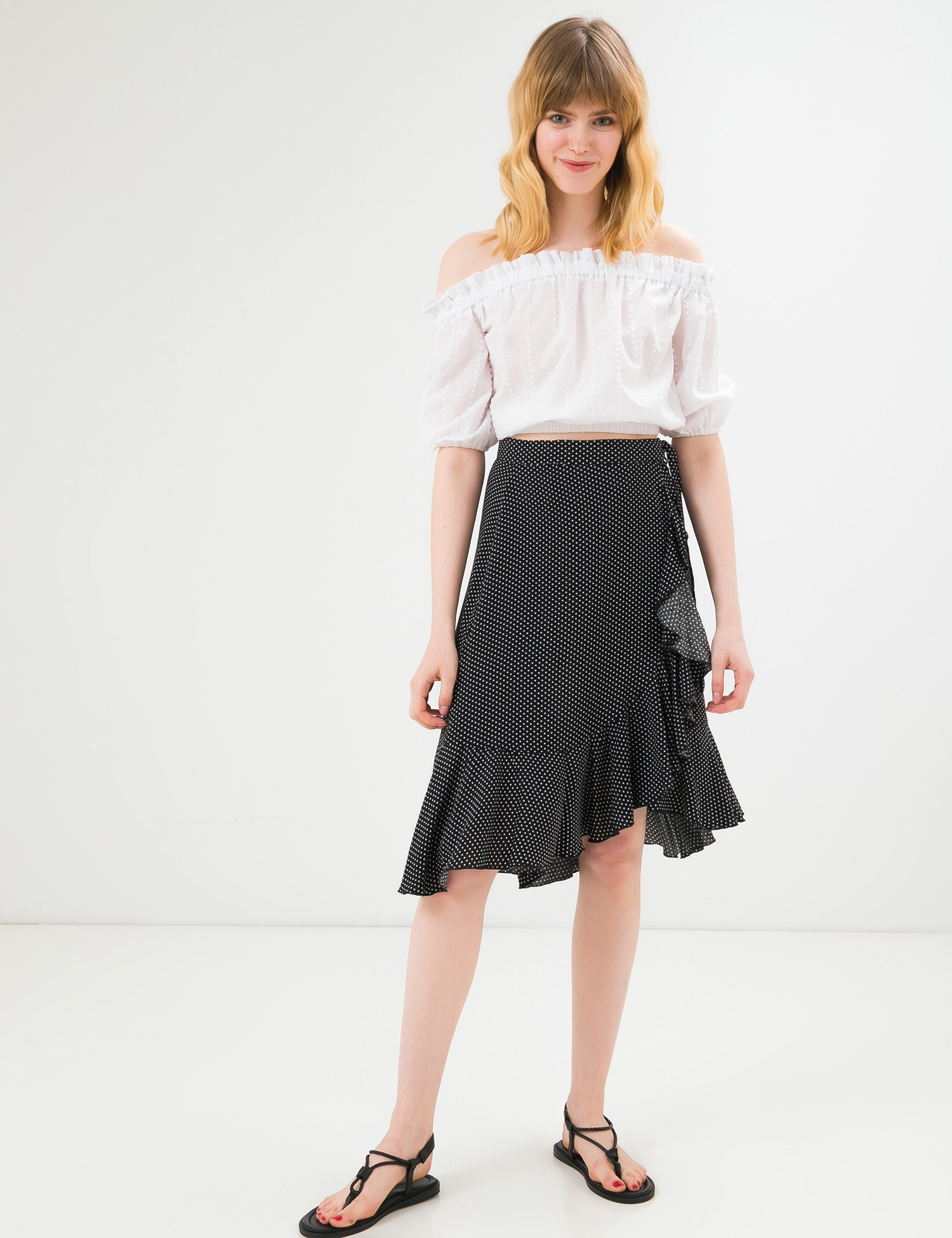 Картинка Чорна спідниця в горошок