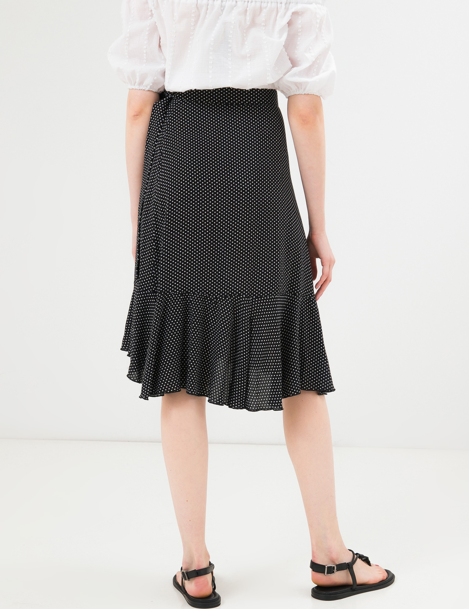 Картинка Чорна спідниця в горошок