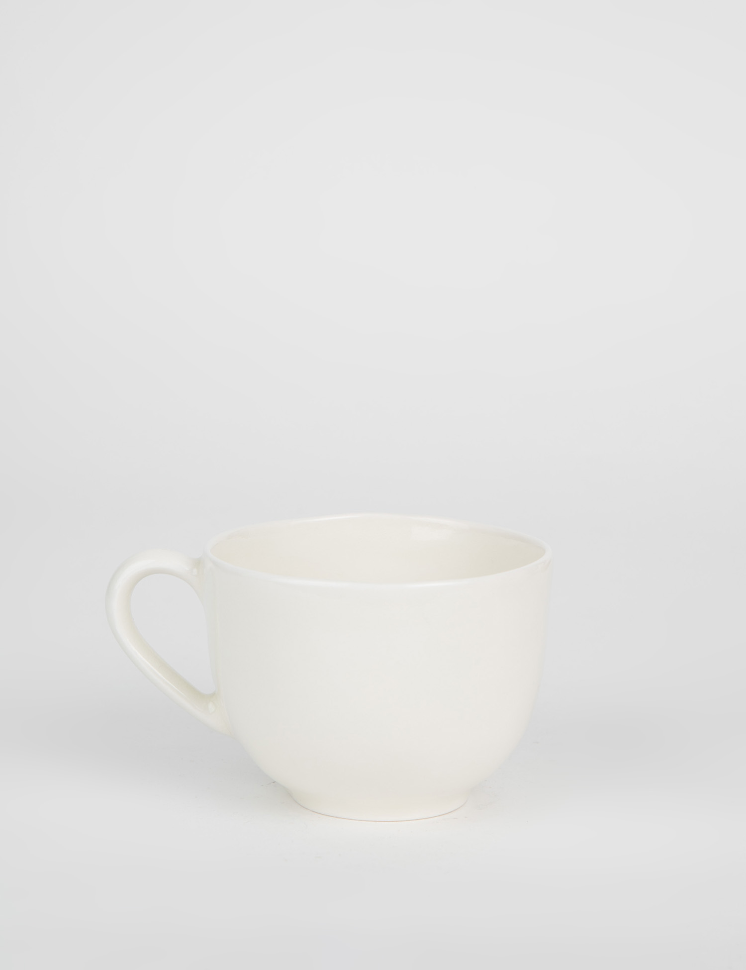 Картинка Біла фарфорова чашка