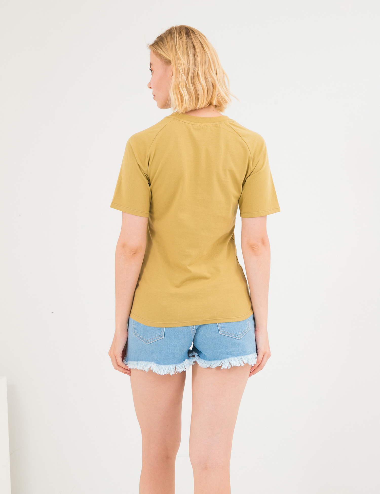 Картинка Жіноча світло-коричнева базова футболка