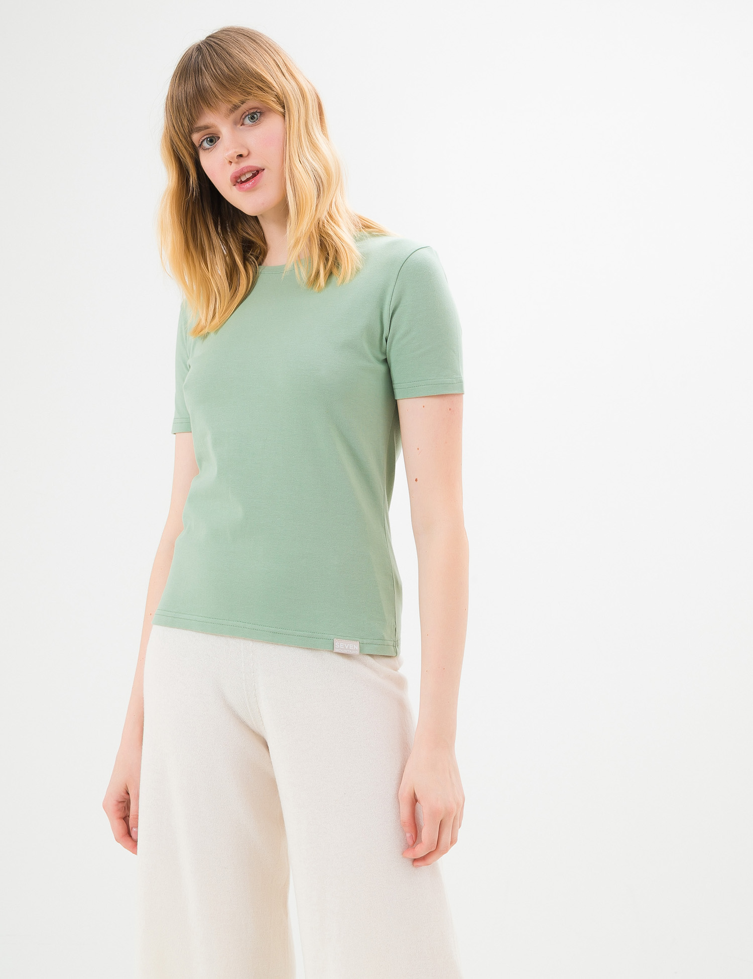 Картинка Жіноча світло-зелена базова футболка