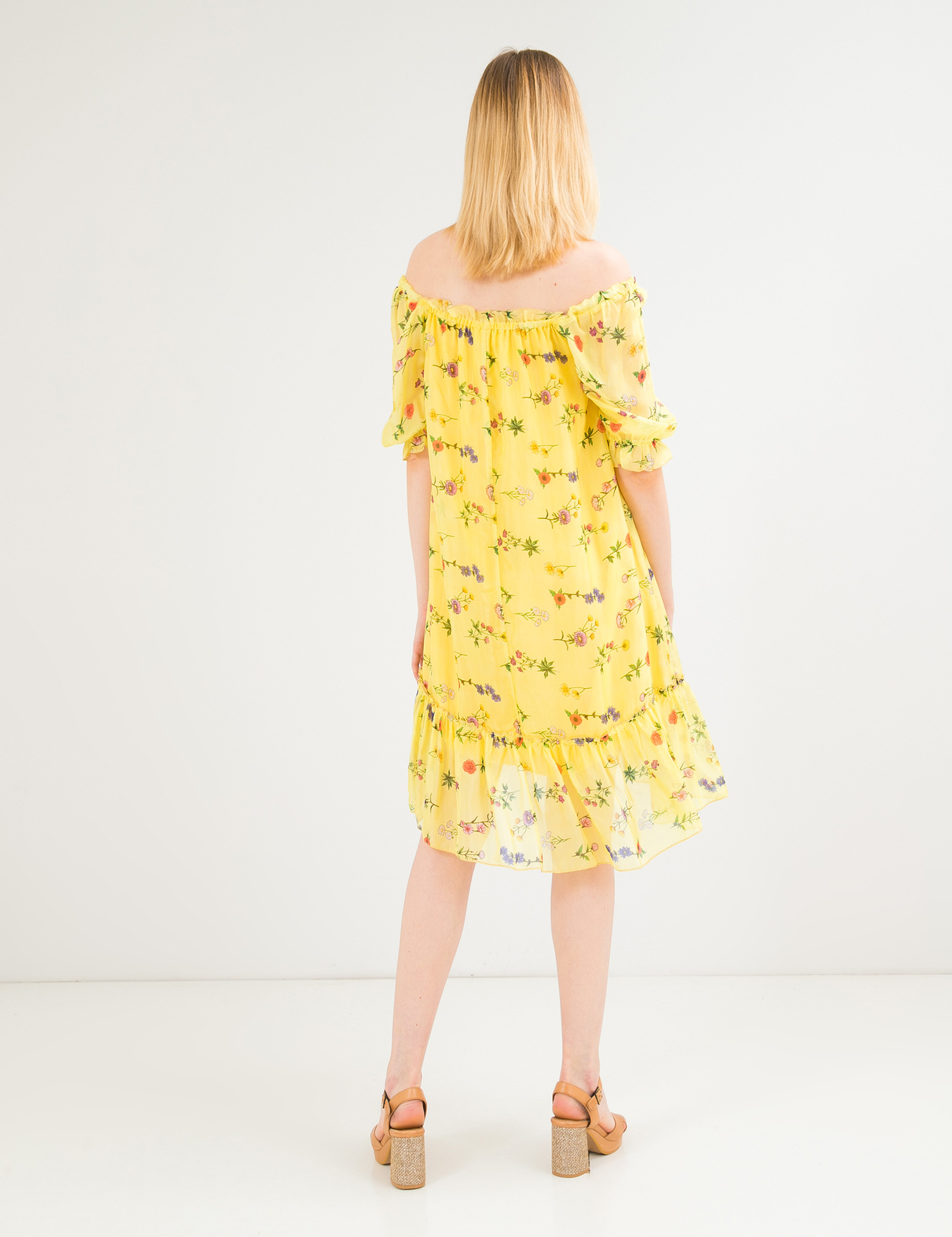 Картинка Жовта шовкова сукня з квітковим візерунком