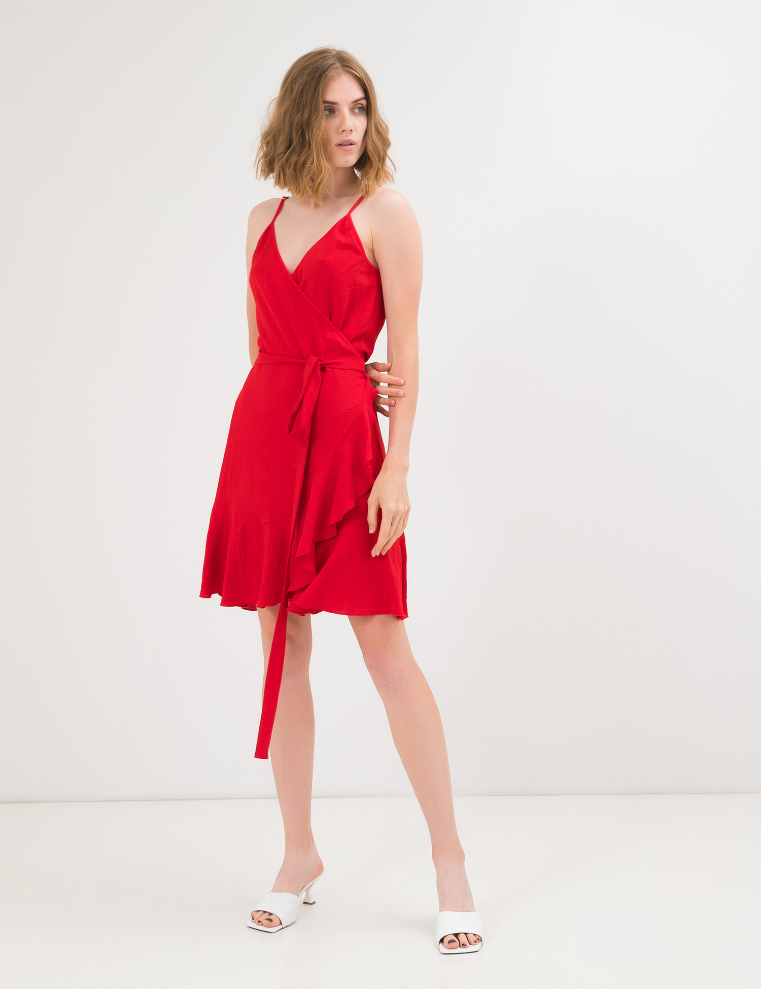 Картинка Червона сукня з рюшами