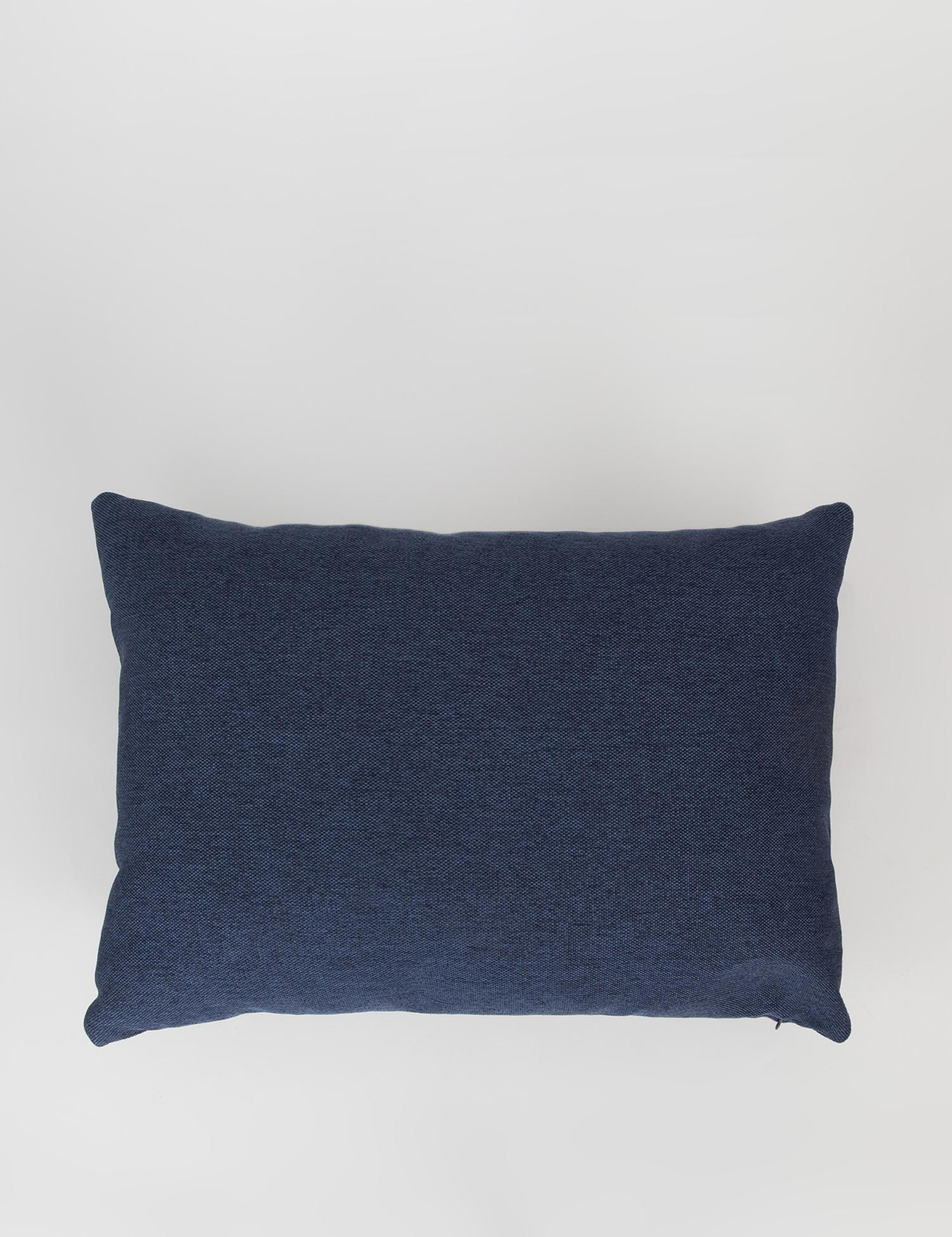 Картинка Темно-синя подушка з нашивками 36*50 см