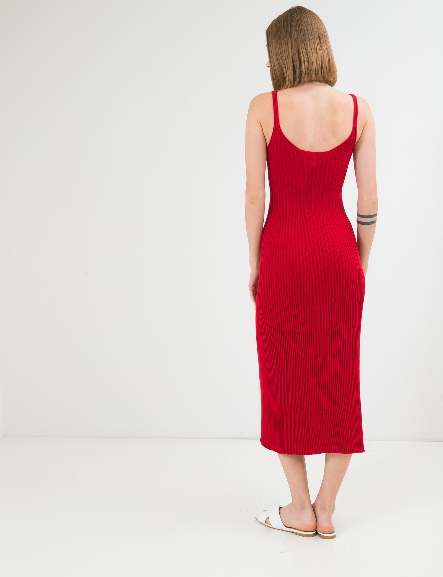 Картинка Червона трикотажна сукня