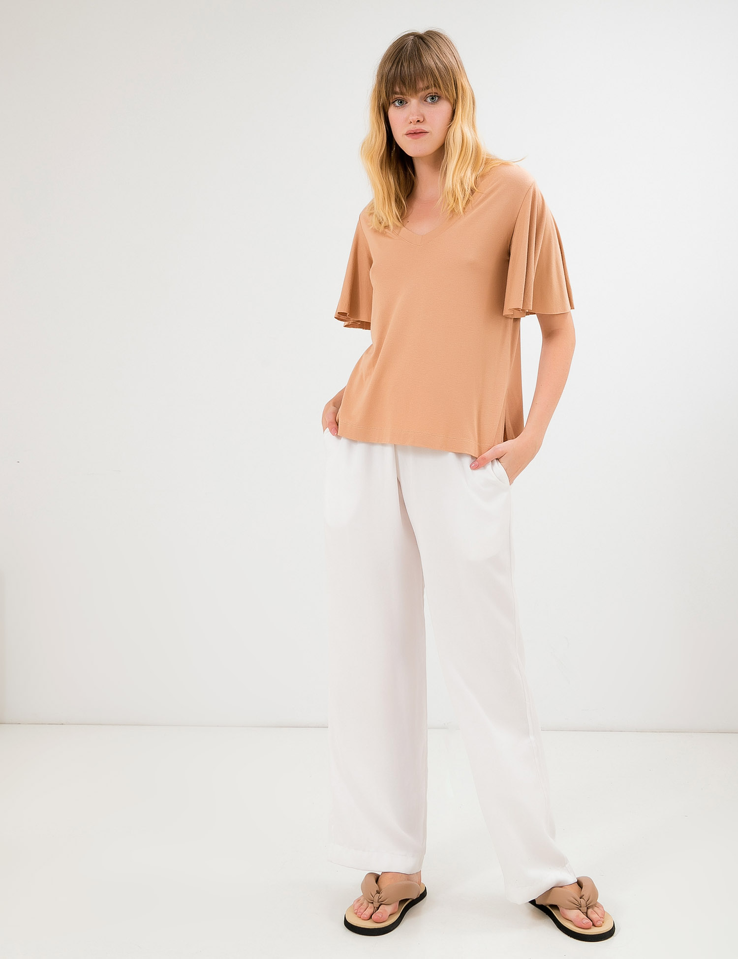 Картинка Жіноча бежева футболка