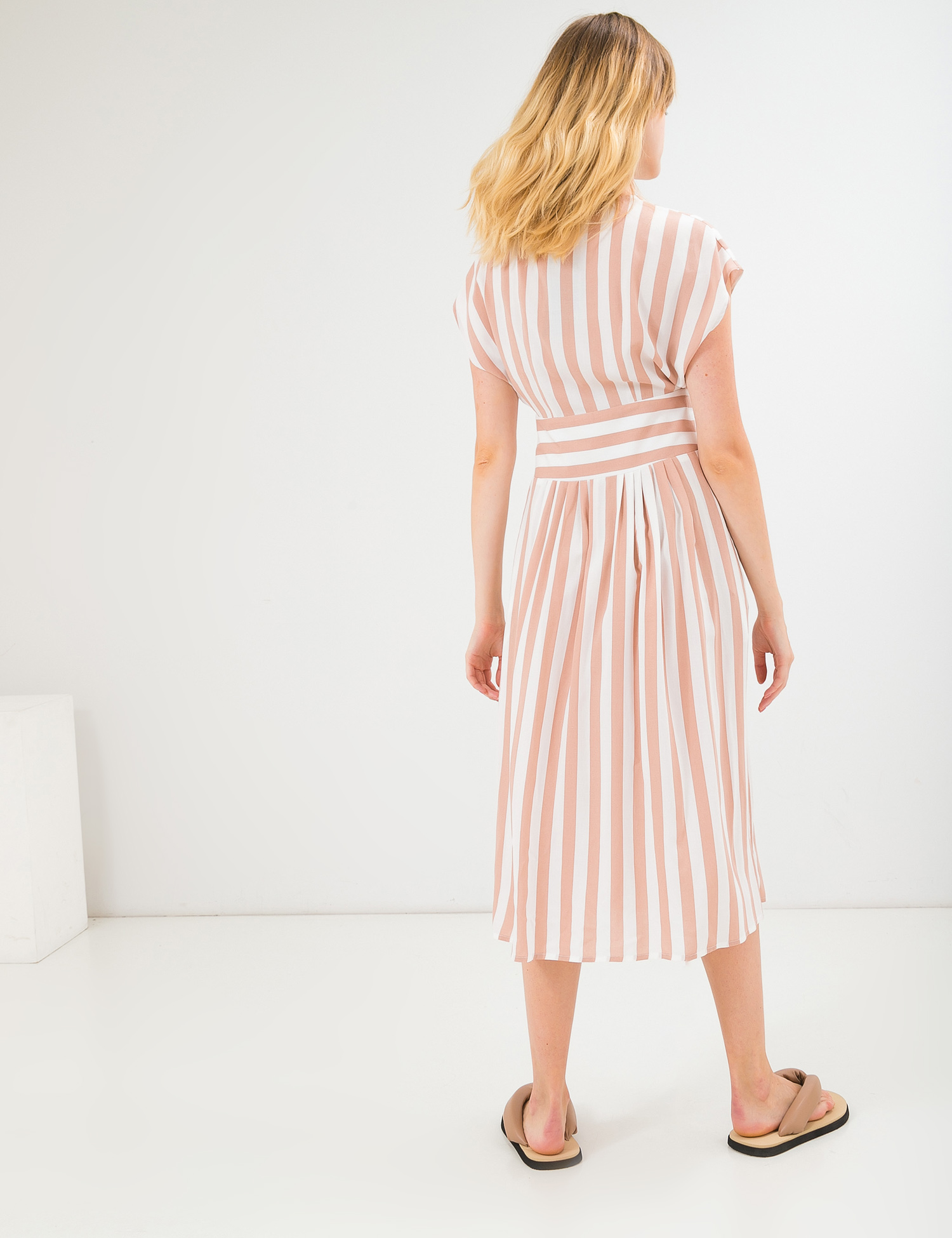 Картинка Бежева сукня в смужку