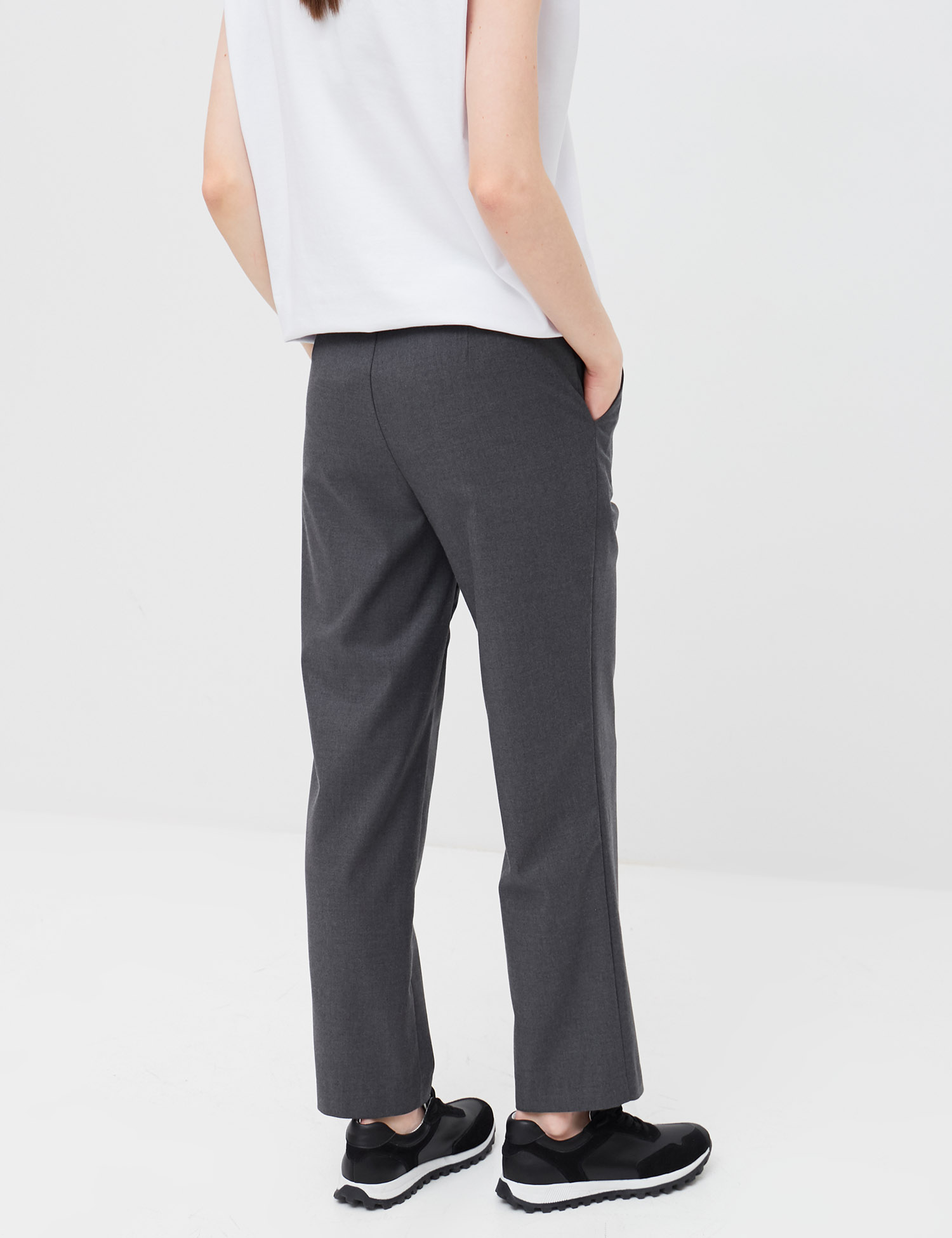 Картинка Жіночі темно-сірі брюки
