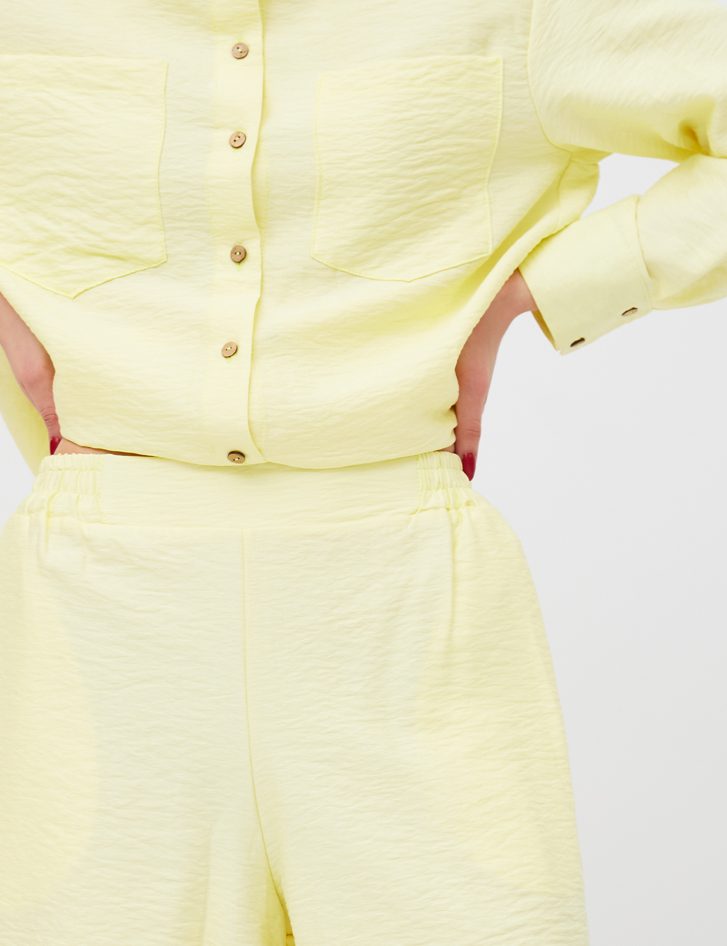 Картинка Жіночий жовтий костюм