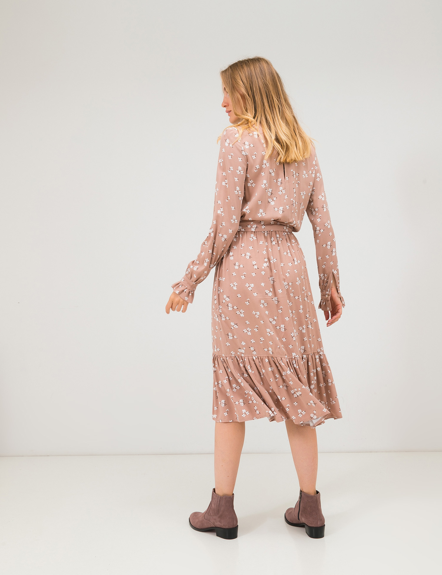 Картинка Бежева сукня з квітковим візерунком