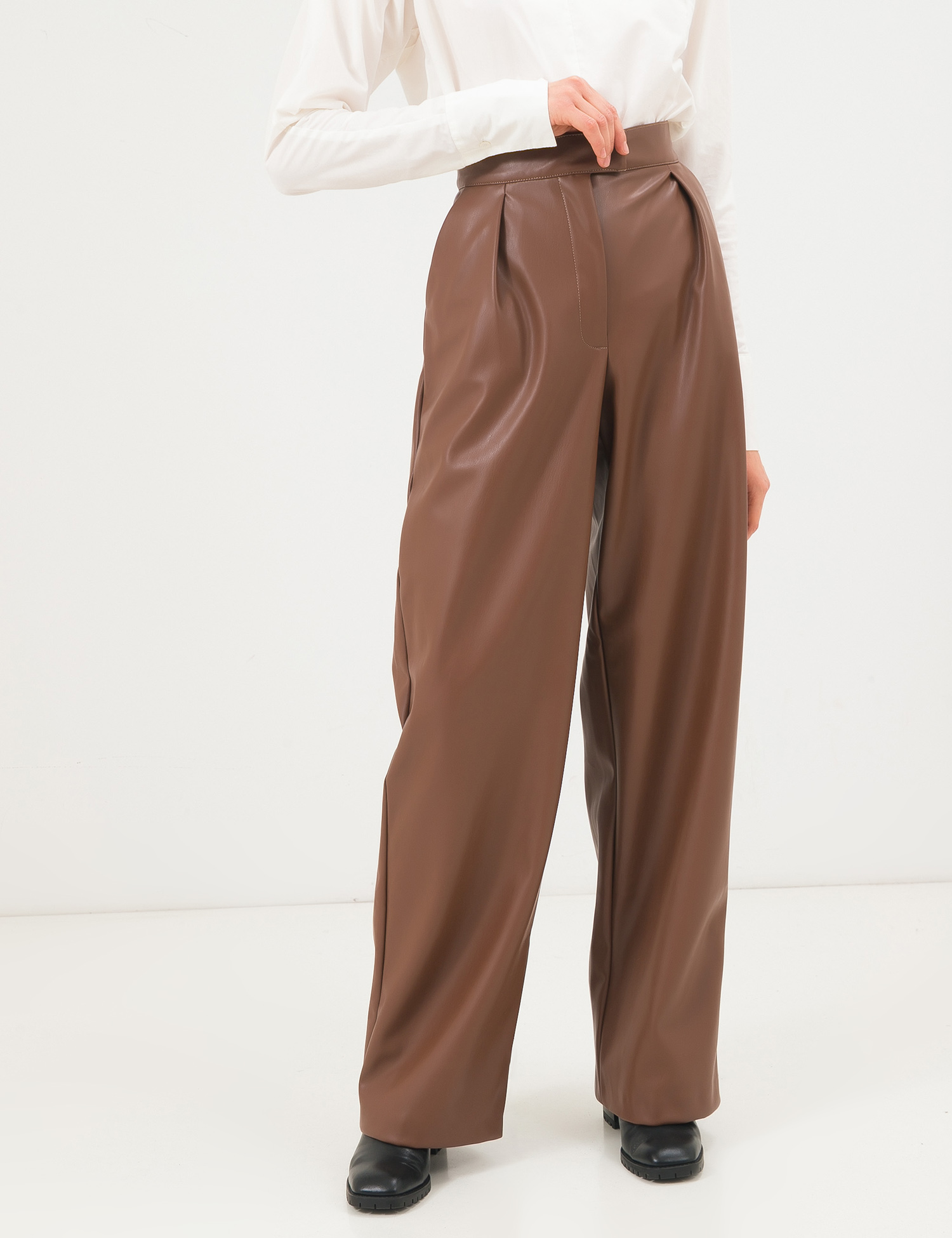 Картинка Жіночі коричневі штани з екошкіри
