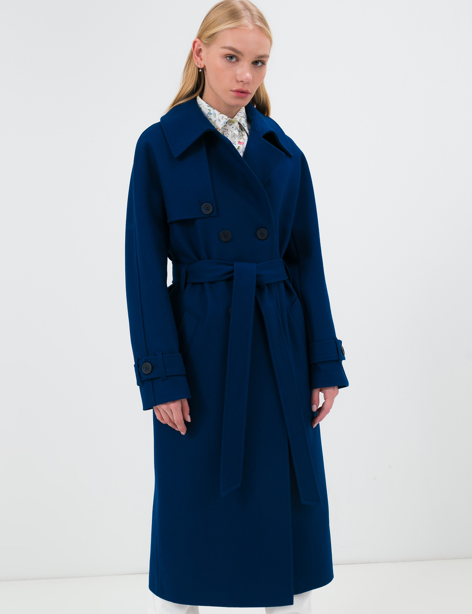 Картинка Жіноче синє пальто з поясом