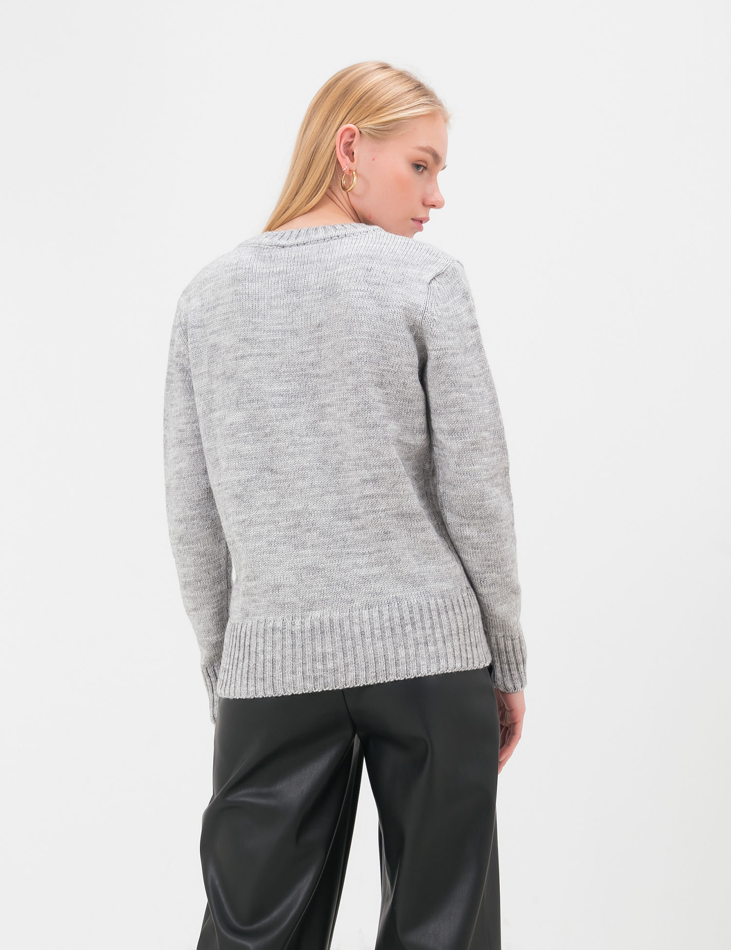Картинка Жіночий світло-сірий в'язаний светр