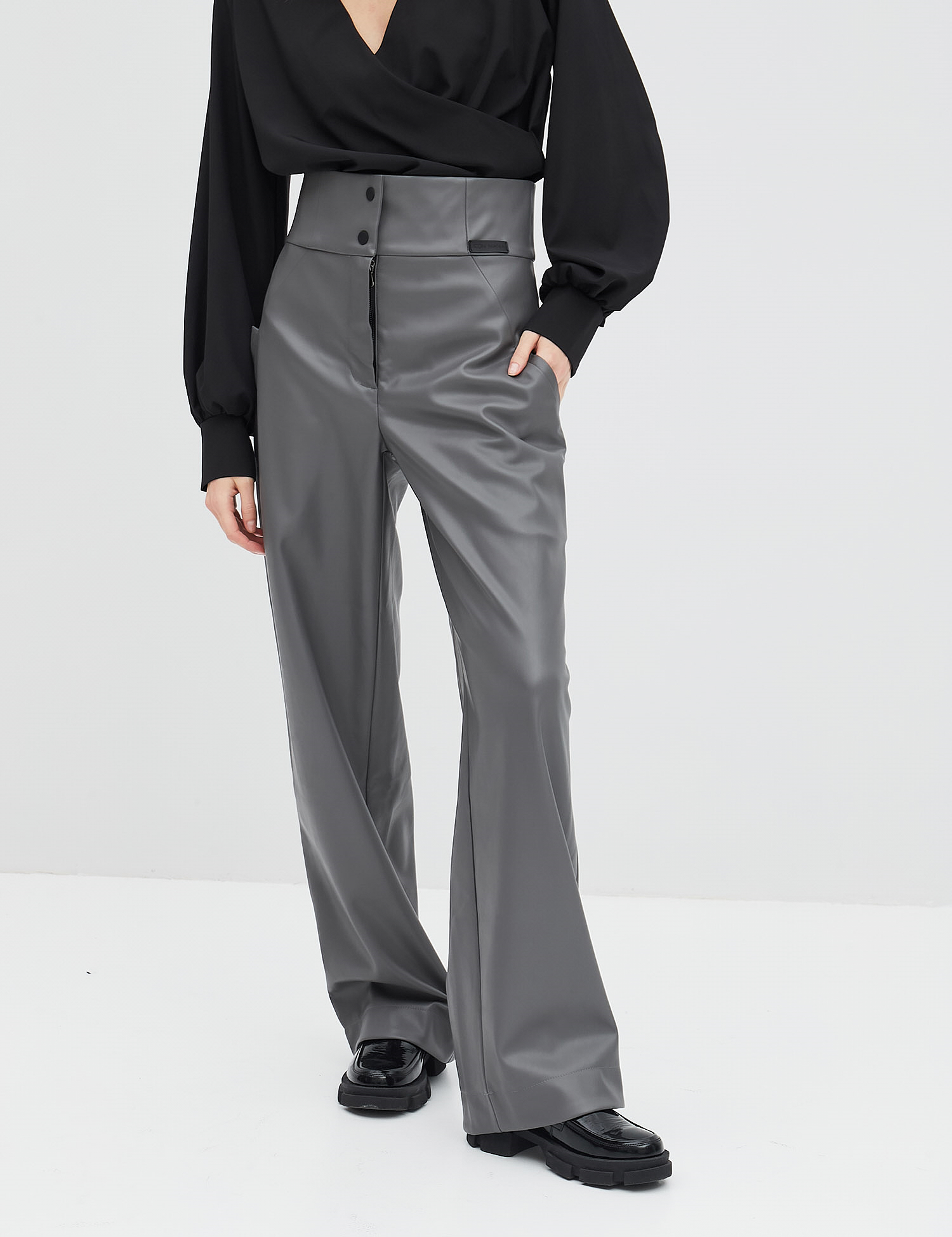 Картинка Жіночі сірі штани з екошкіри