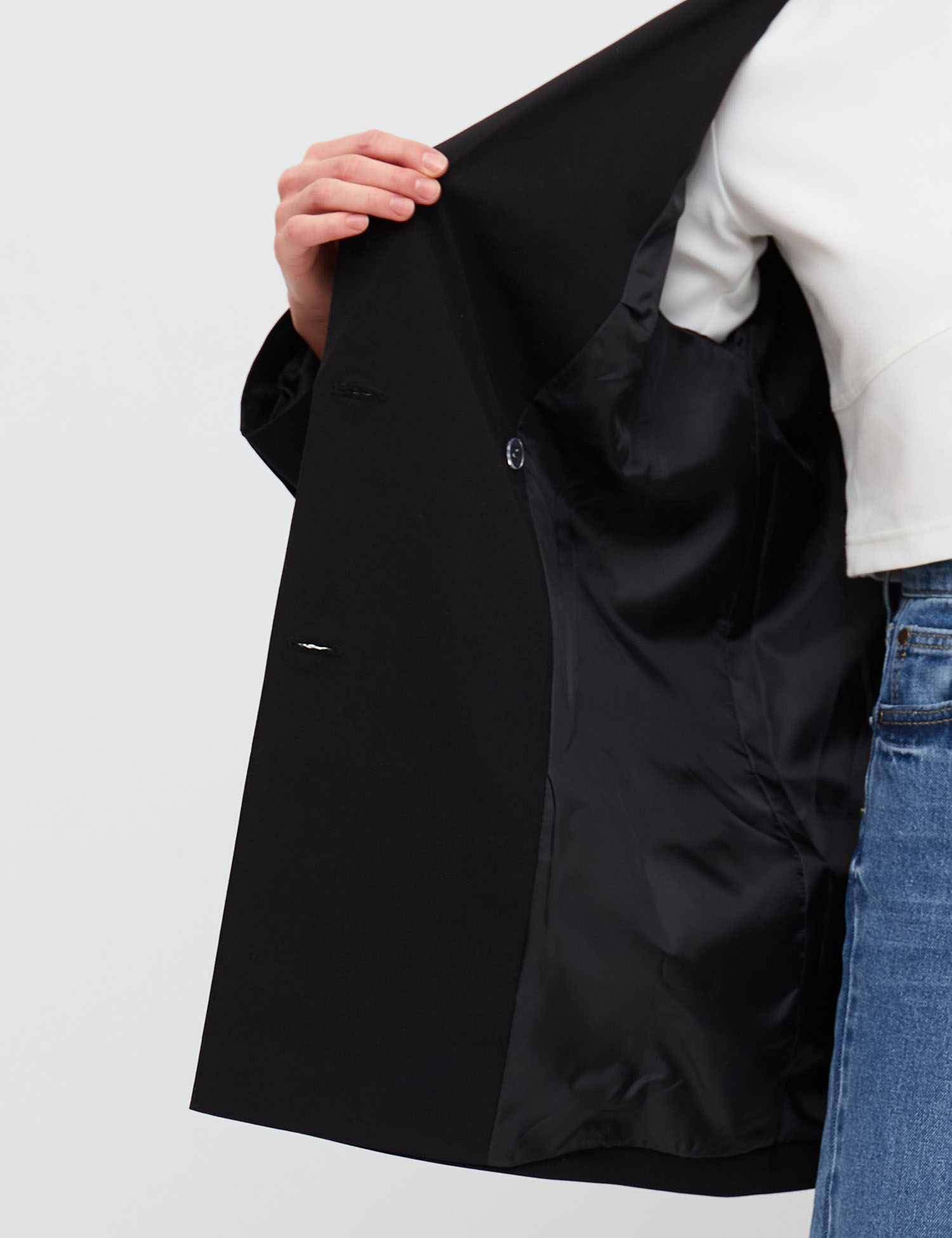 Картинка Жіночий чорний піджак з поясом