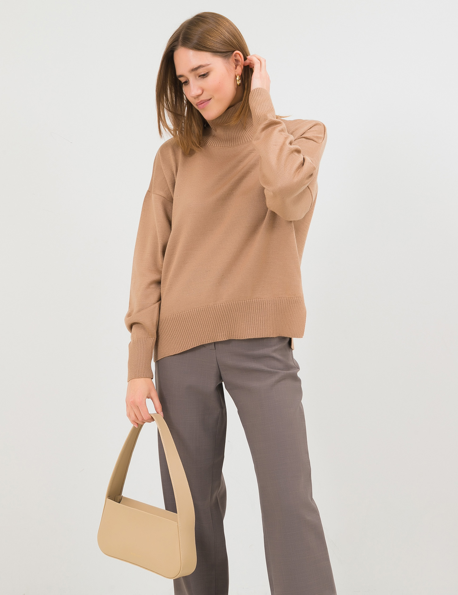 Картинка Жіночий світло-коричневий светр