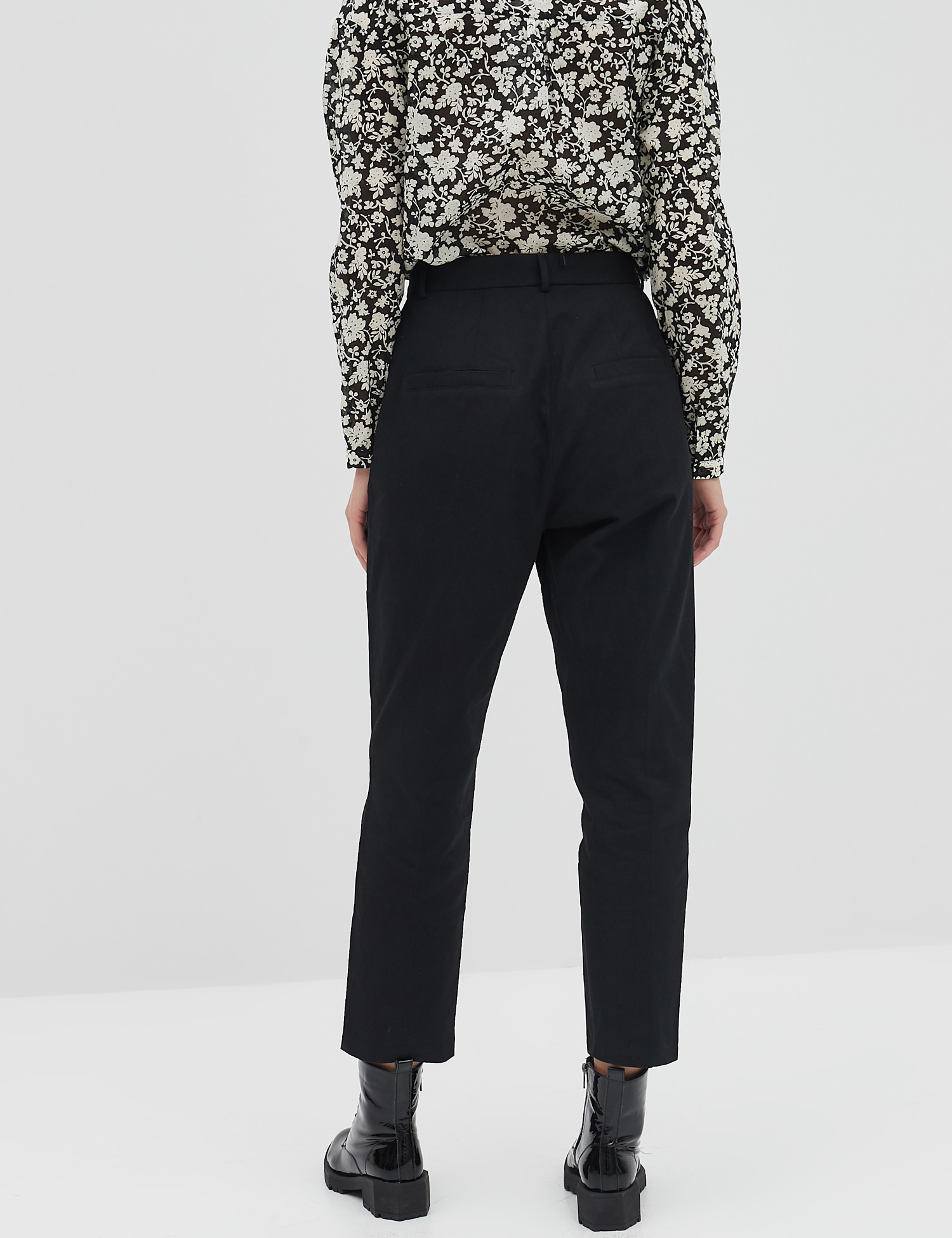 Картинка Жіночі чорні джинсові штани