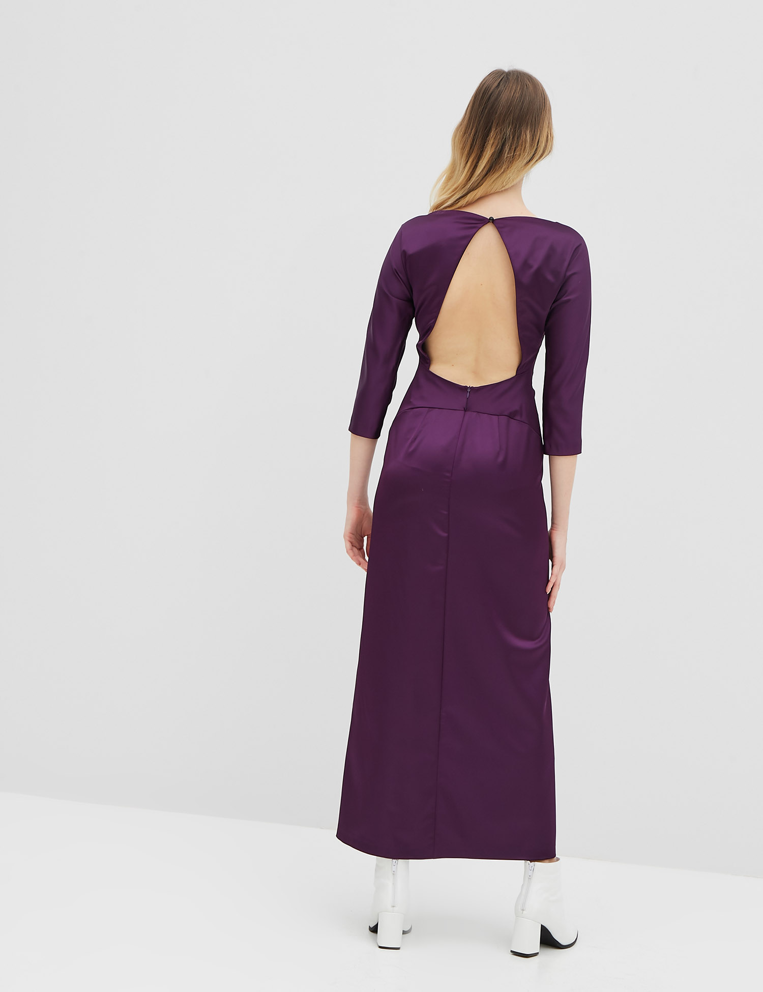 Картинка Фіолетова сукня з вирізом на спині