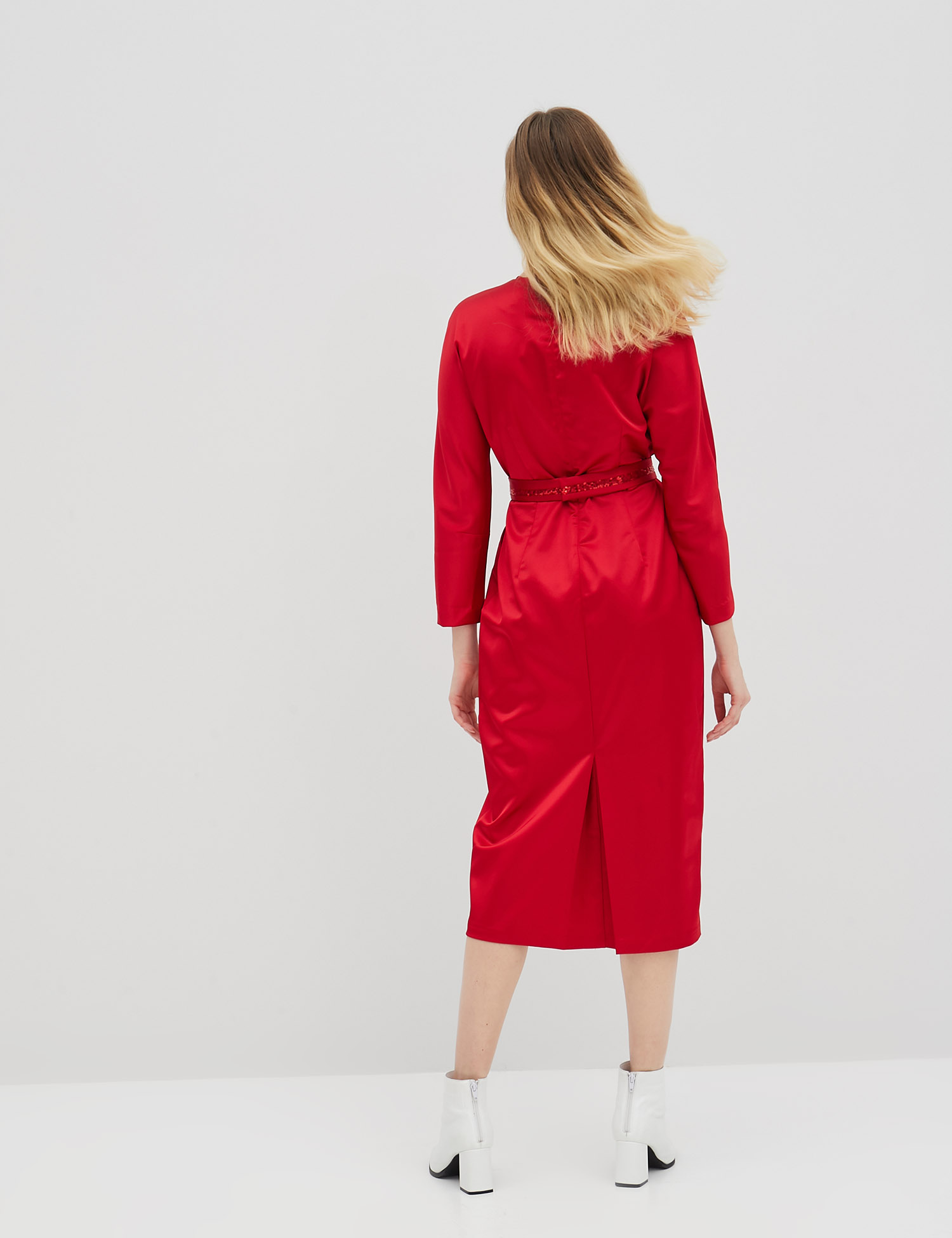 Картинка Червона сукня з поясом