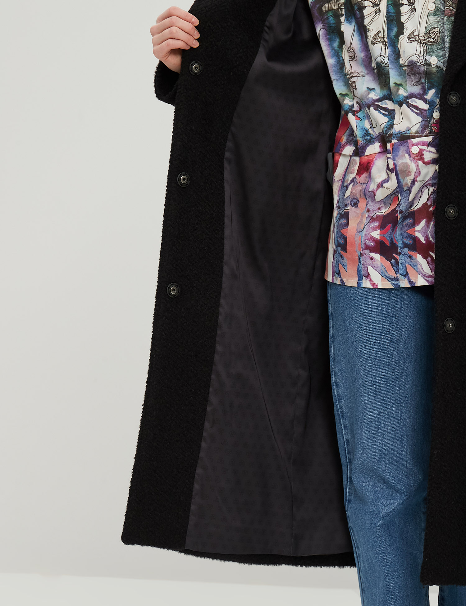 Картинка Жіноче чорне пальто з поясом
