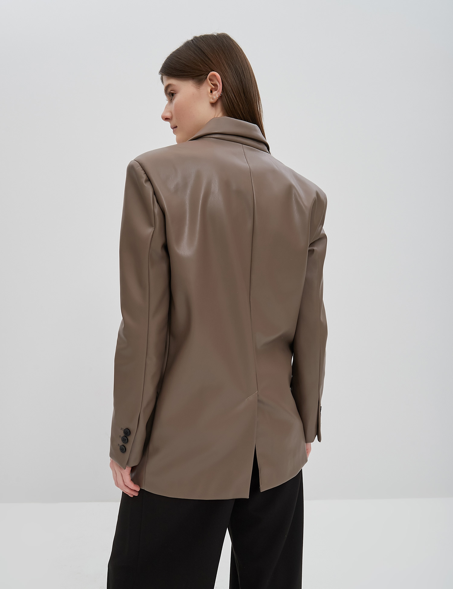 Картинка Жіночий коричневий піджак з екошкіри