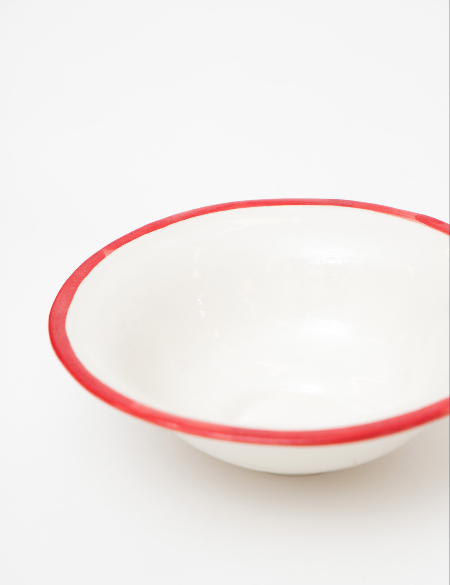 Картинка Біло-червона порцелянова тарілка