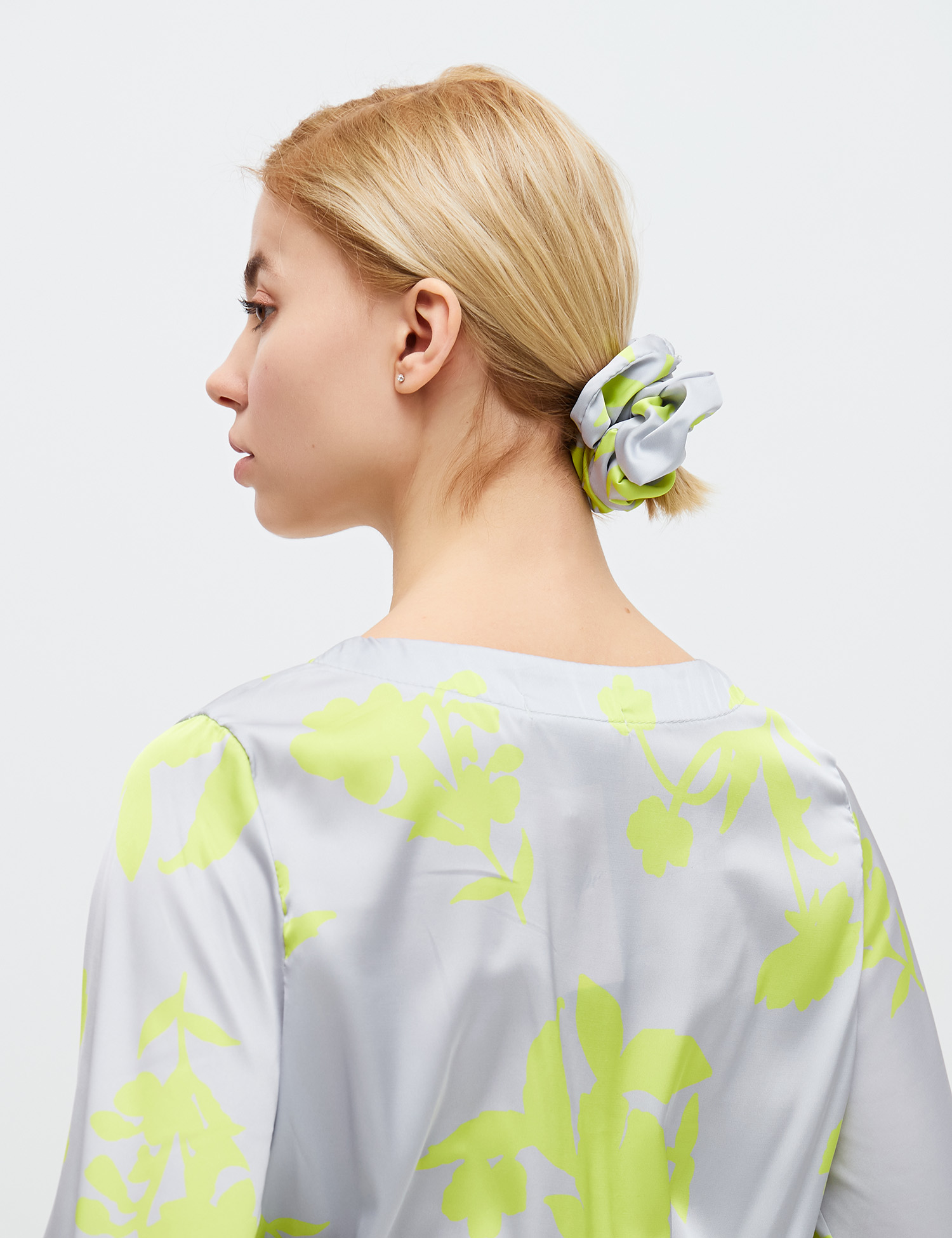 Картинка Сіра сукня з візерунком