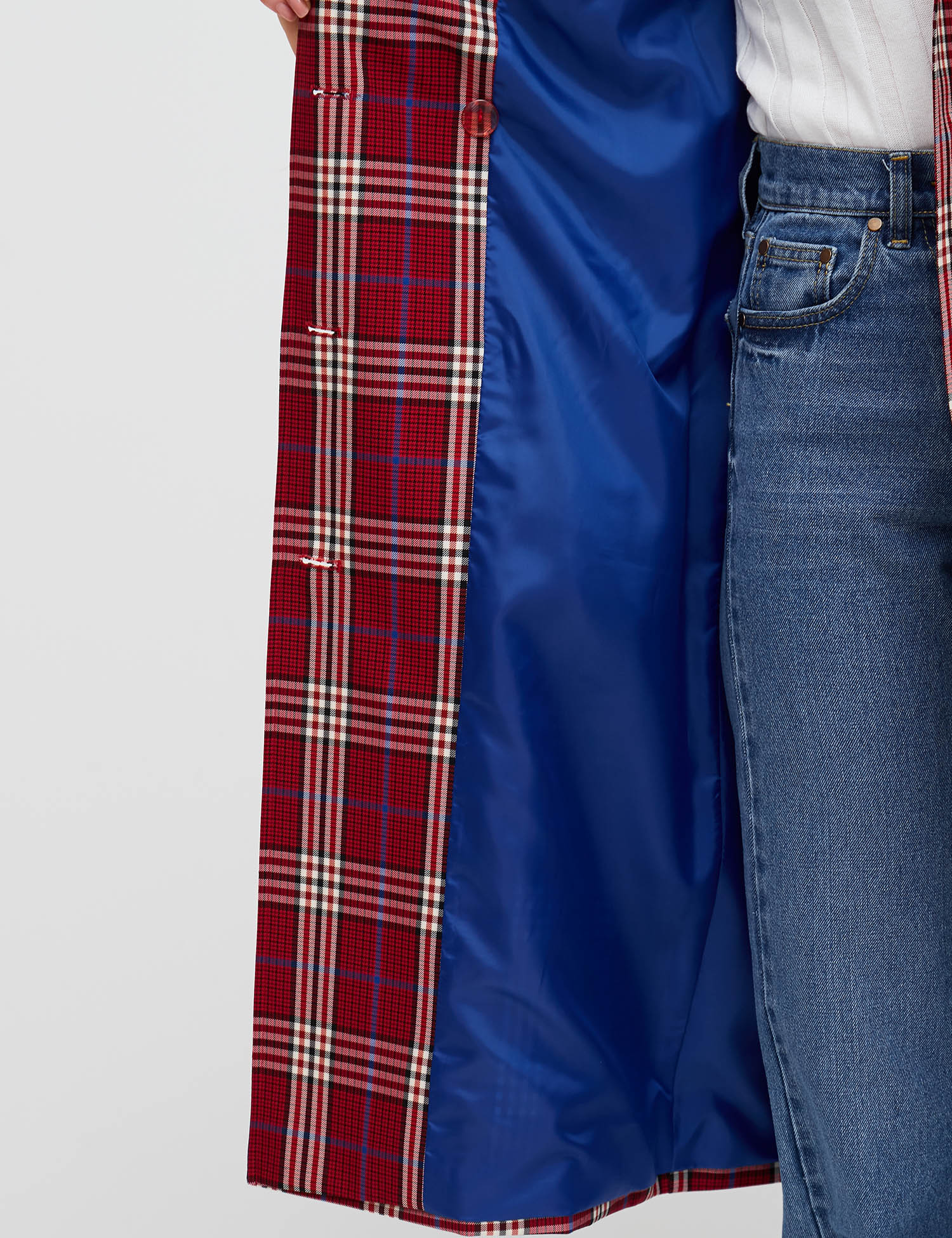 Картинка Жіночий червоний плащ в клітинку