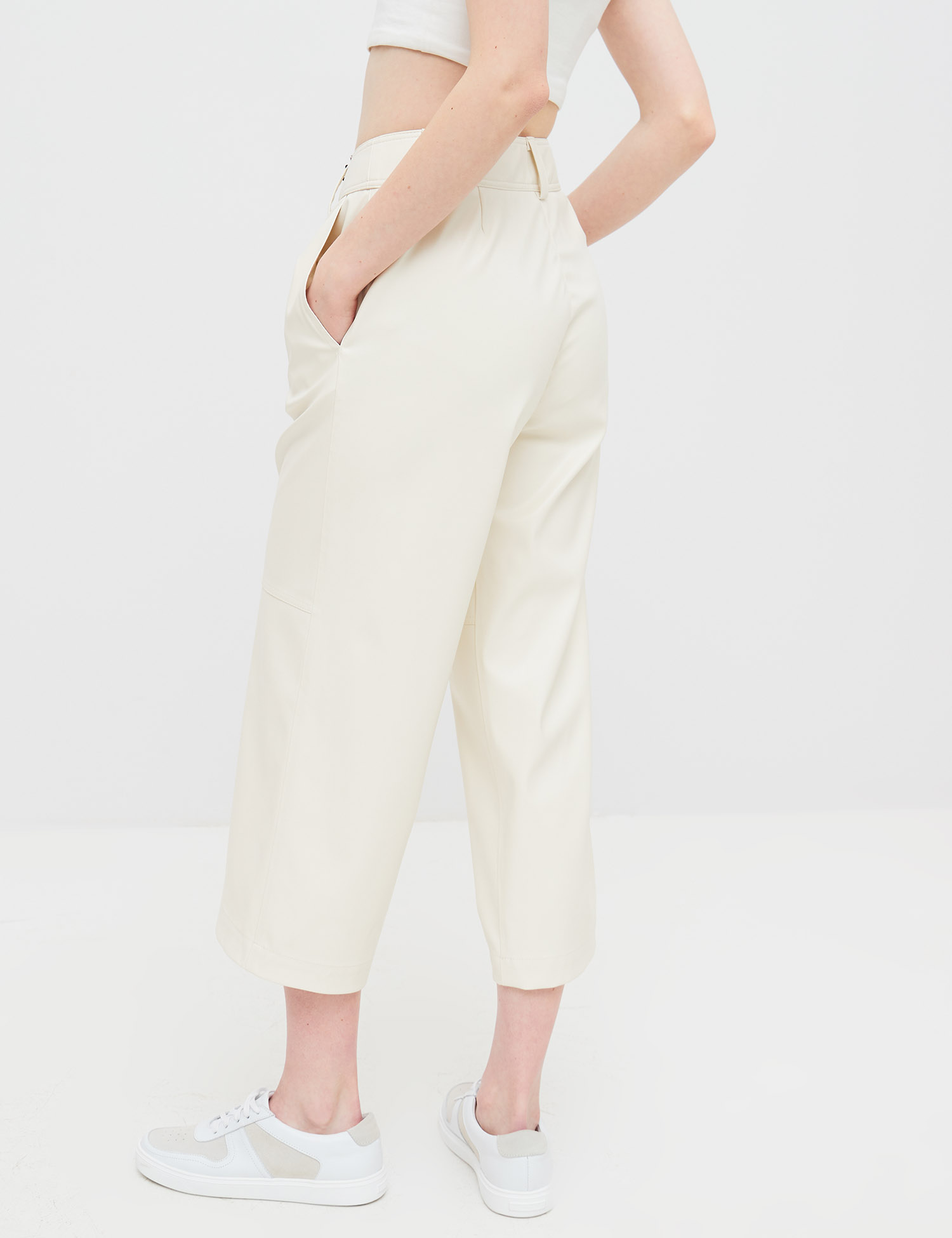 Картинка Жіночі білі кюлоти з екошкіри