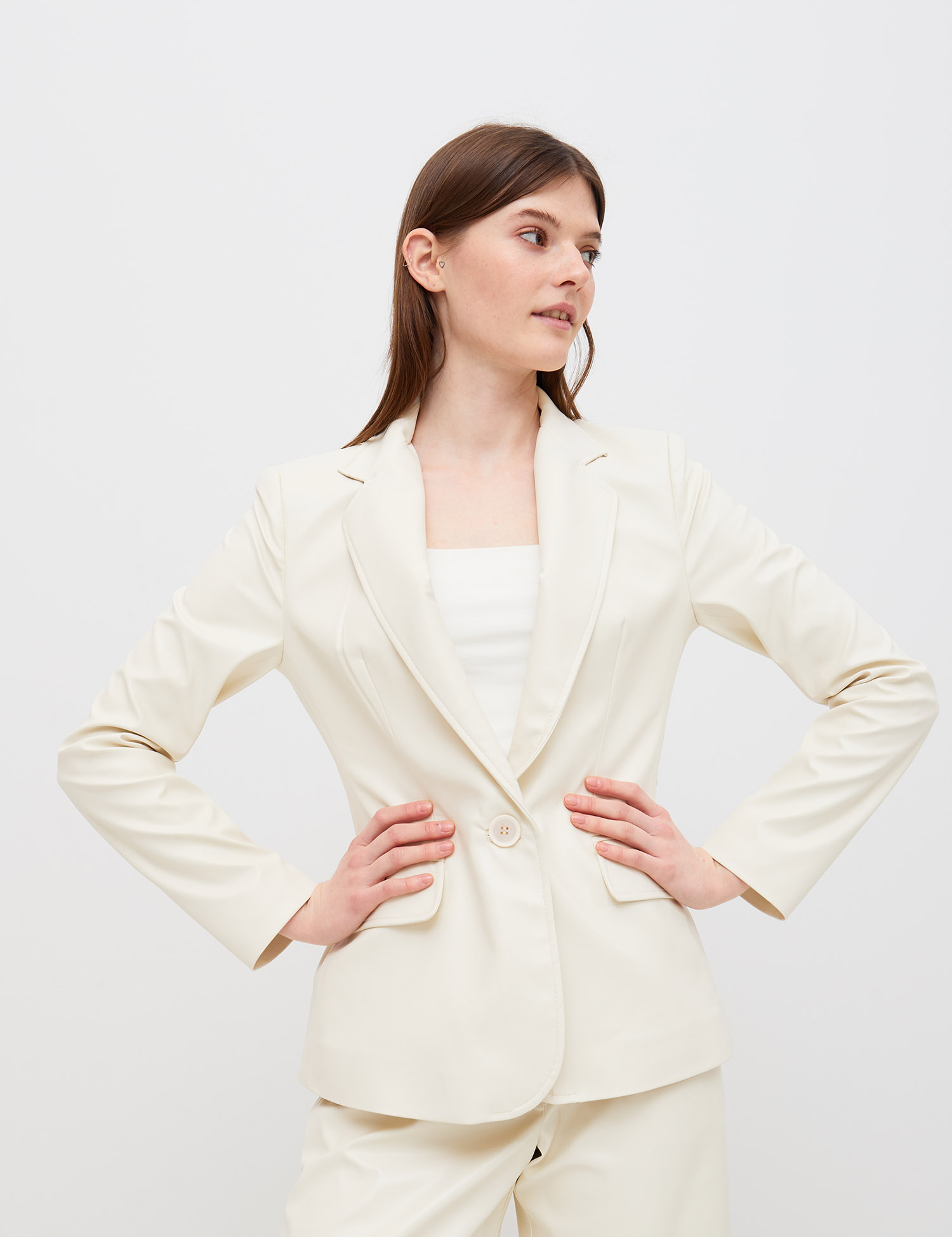 Картинка Жіночі білі кюлоти з екошкіри