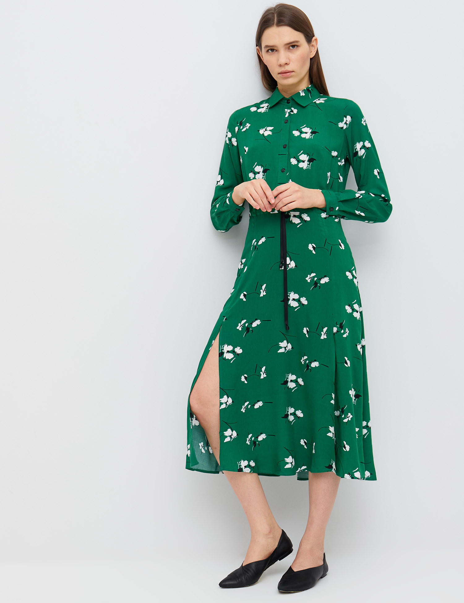 Картинка Зелена сукня з квітковим візерунком