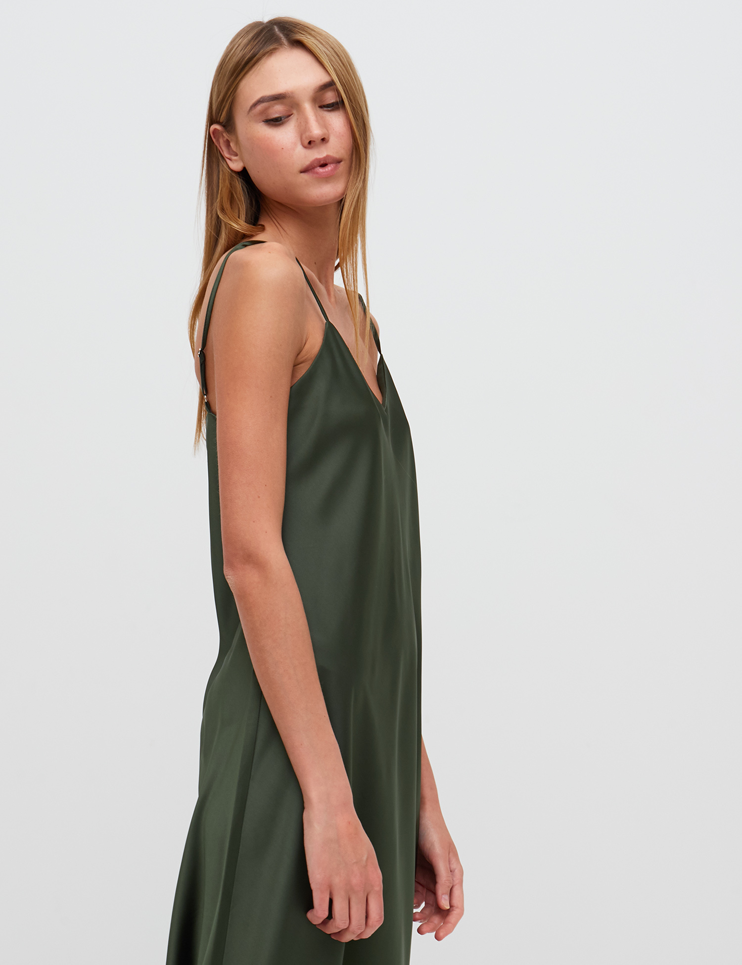 Картинка Зелена сукня з відкритими плечима