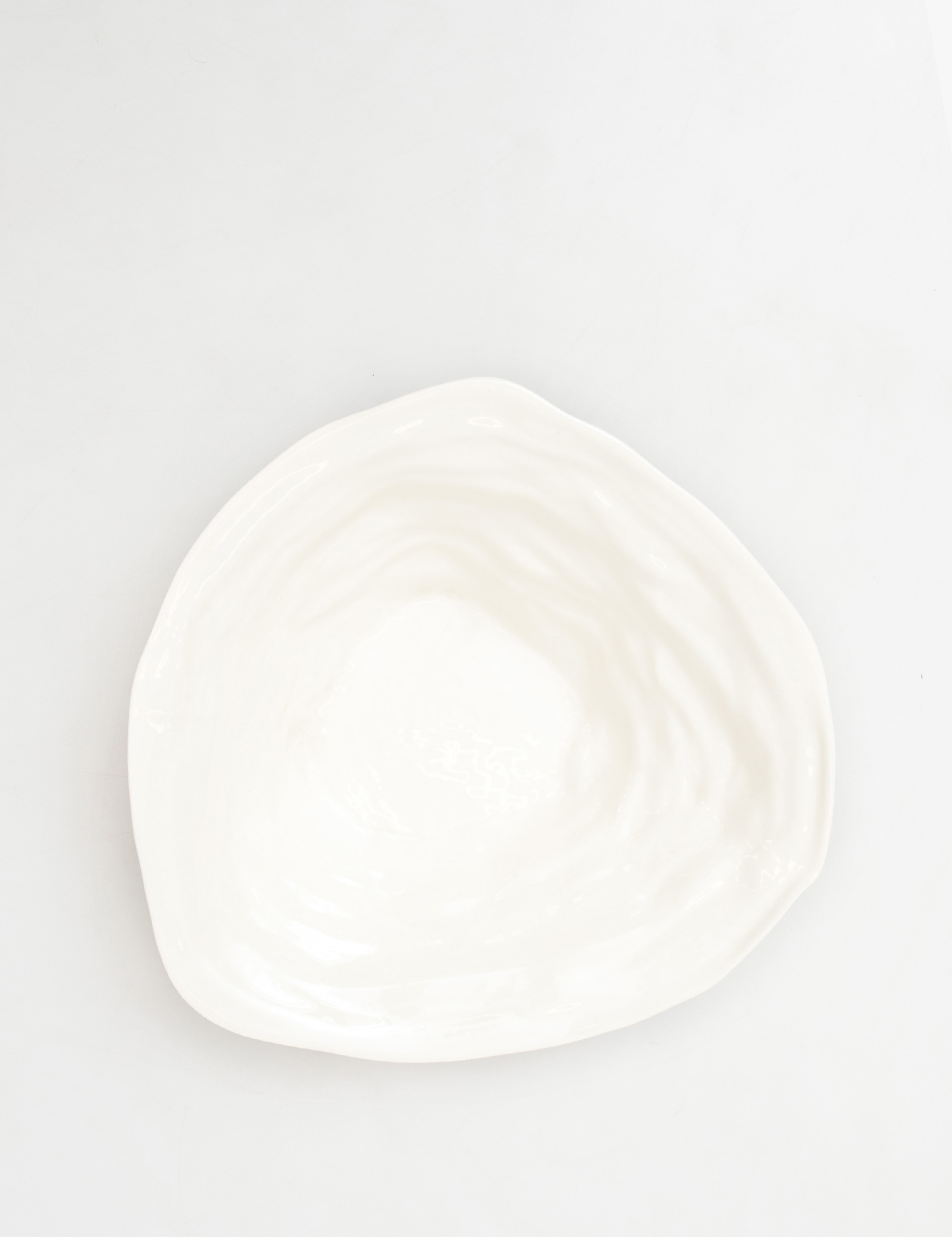 Картинка Біла порцелянова тарілка