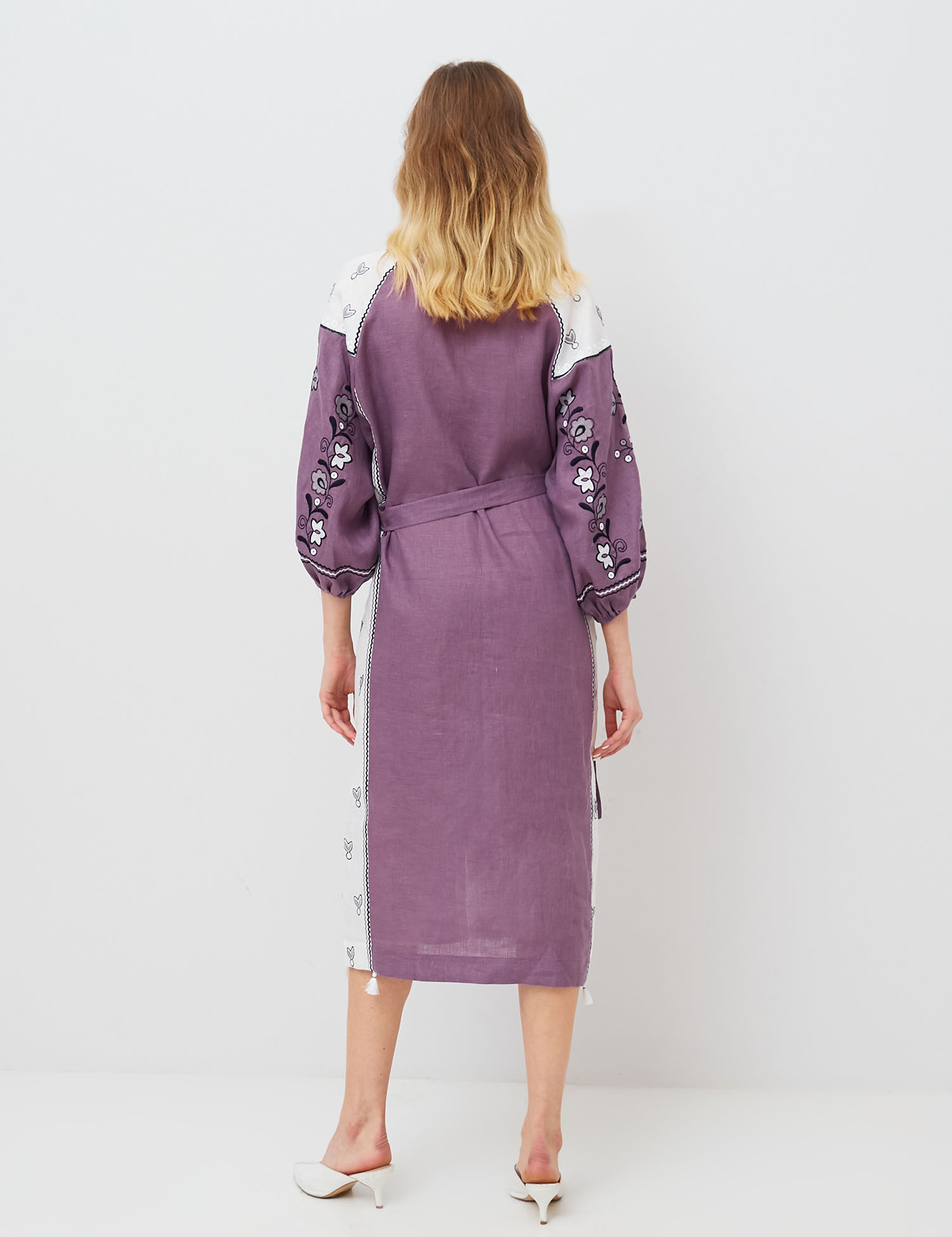 Картинка Фіолетова лляна сукня з вишивкою