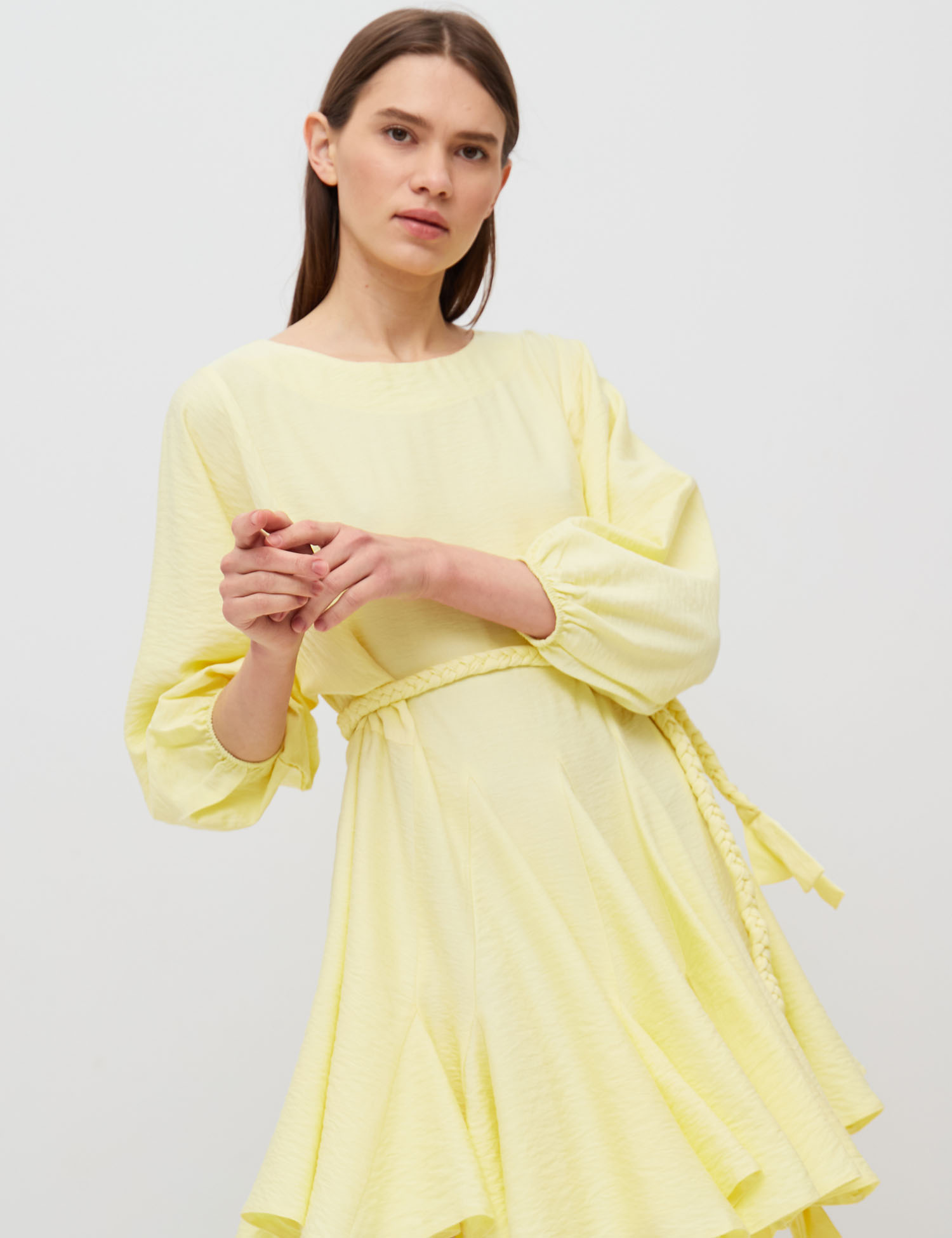 Картинка Жовта сукня з воланом