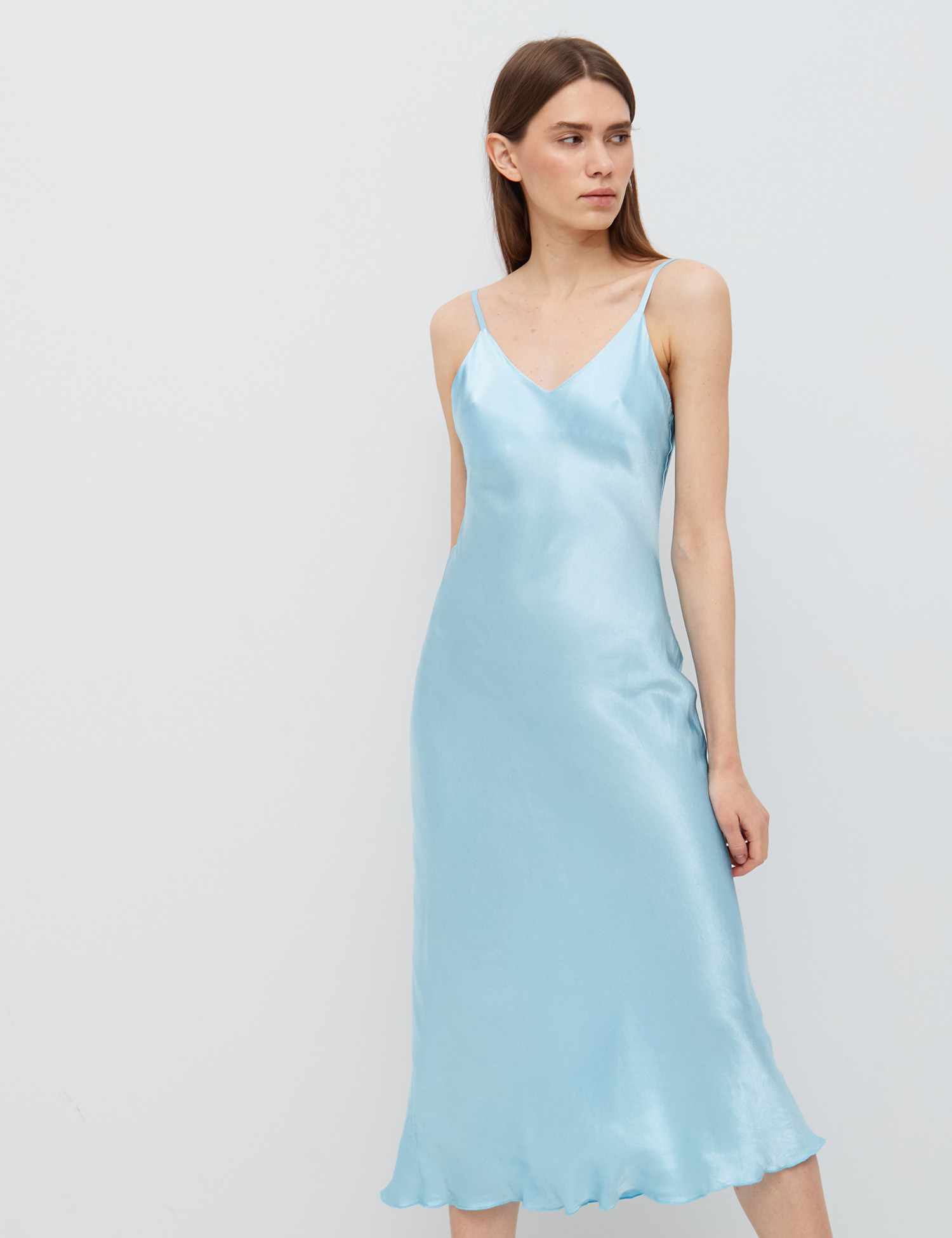 Картинка Блакитна сукня з відкритою спиною