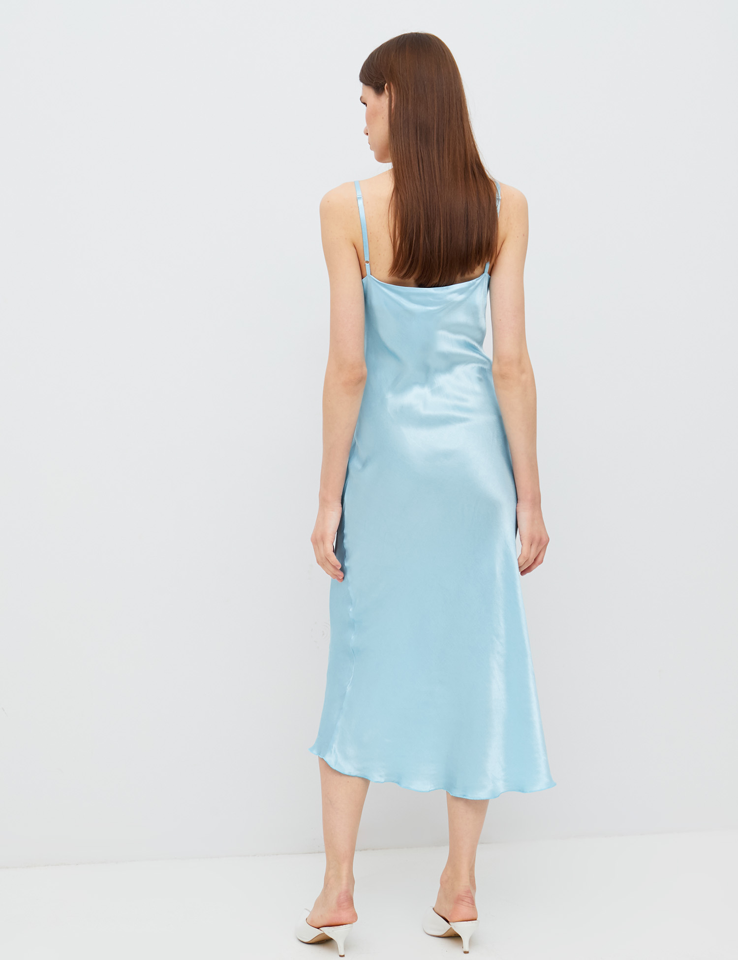 Картинка Блакитна сукня з відкритою спиною