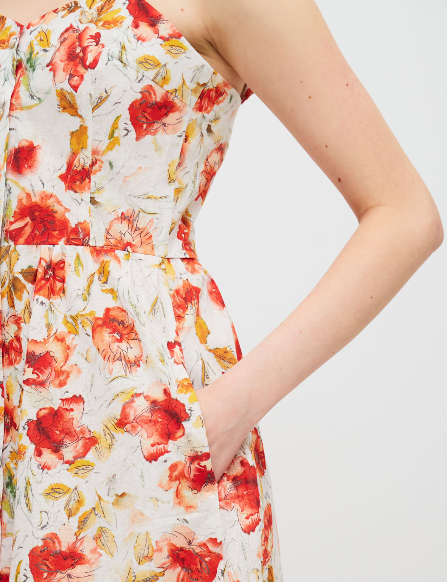Картинка Бежева лляна сукня з квітковим візерунком