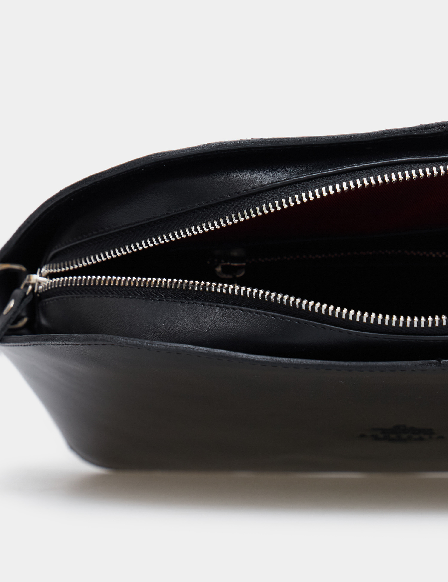 Картинка Чорна шкіряна сумка