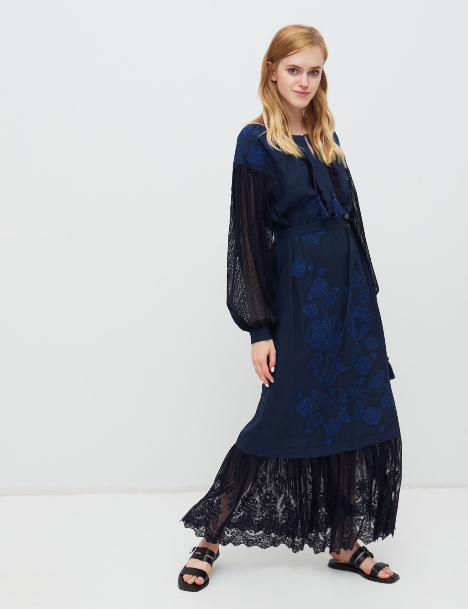 Картинка Темно-синя лляна сукня з вишивкою