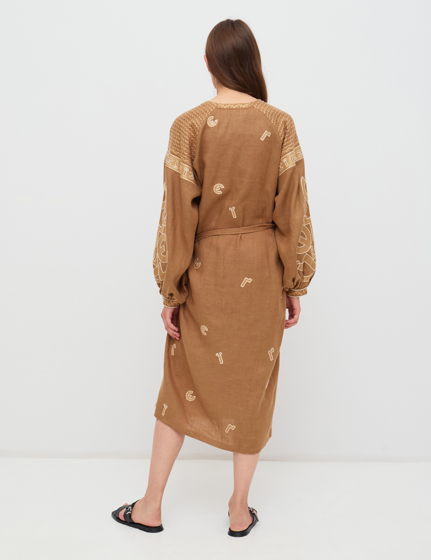 Картинка Світло-коричнева лляна сукня з вишивкою