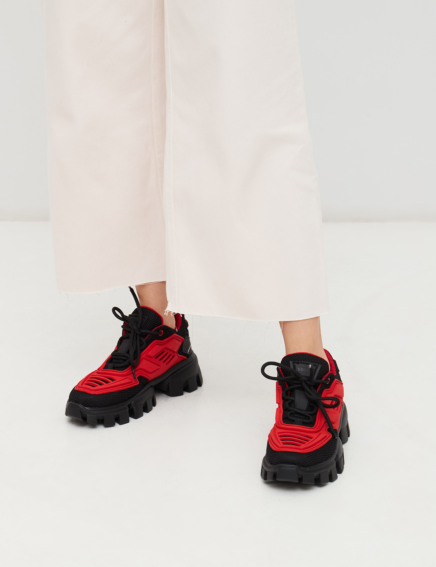 Картинка Жіночі червоно-чорні кросівки