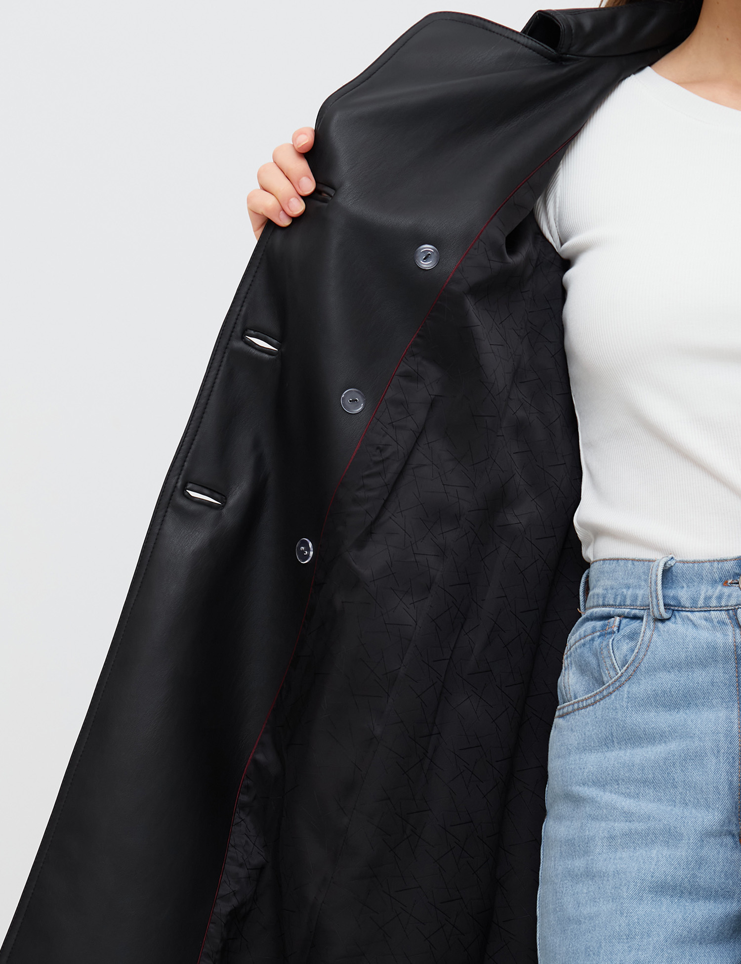 Картинка Жіночий чорний плащ з екошкіри