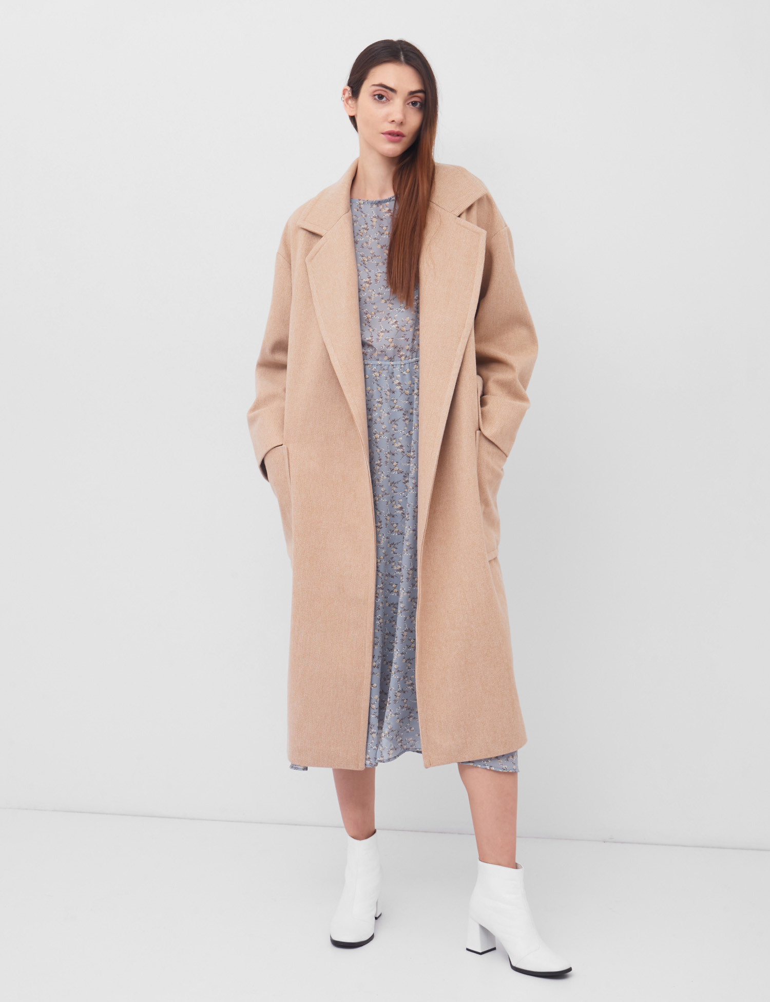 Картинка Жіноче бежеве пальто на запах