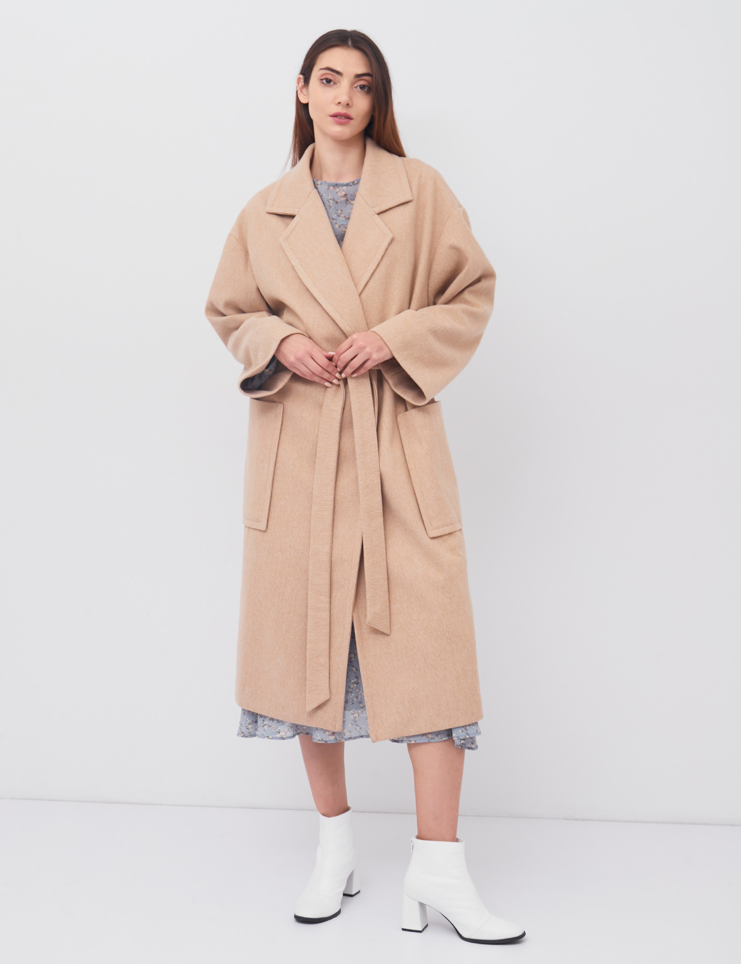 Картинка Жіноче бежеве пальто на запах